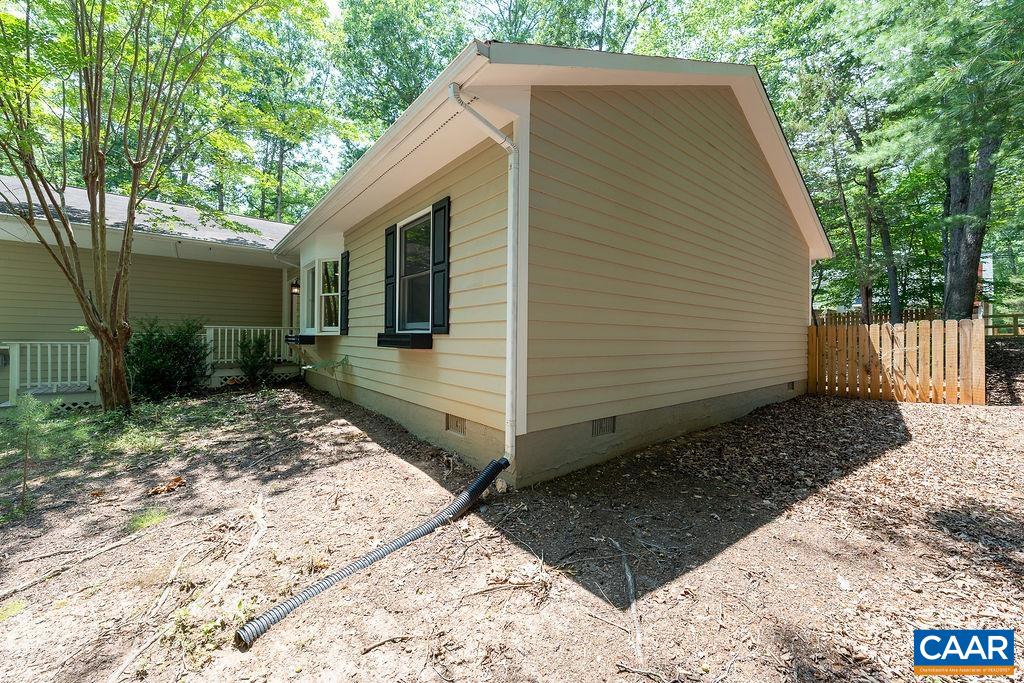 6 PIEDMONT LN