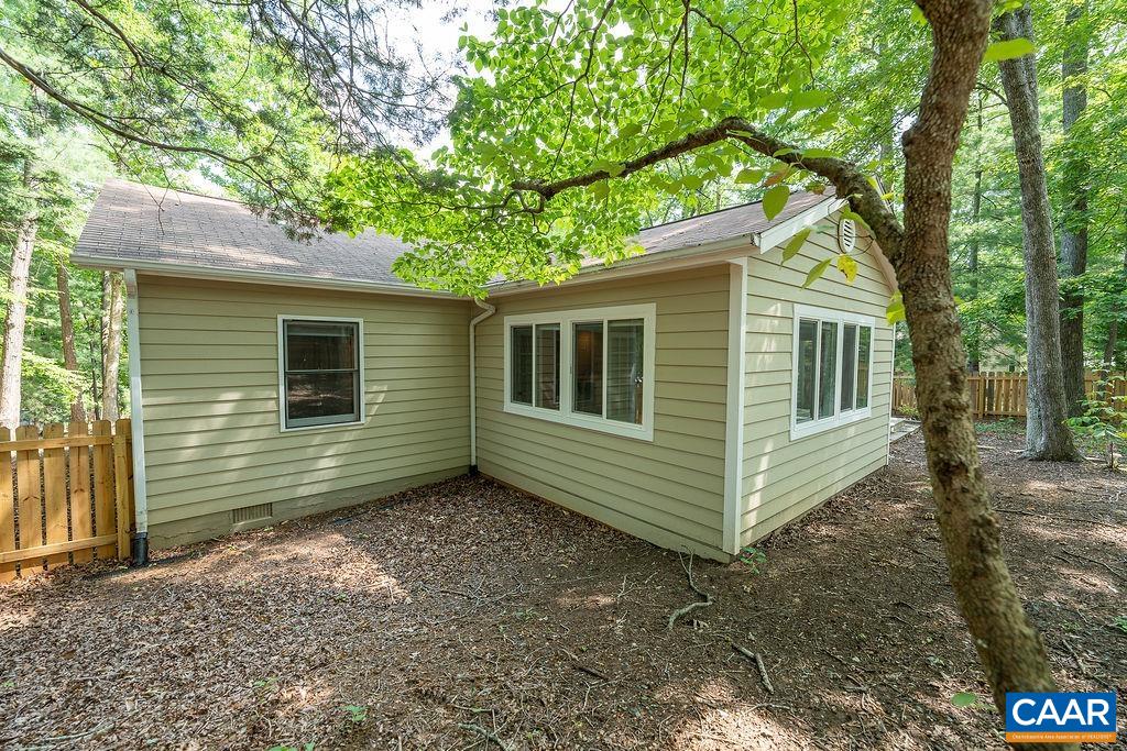 6 PIEDMONT LN