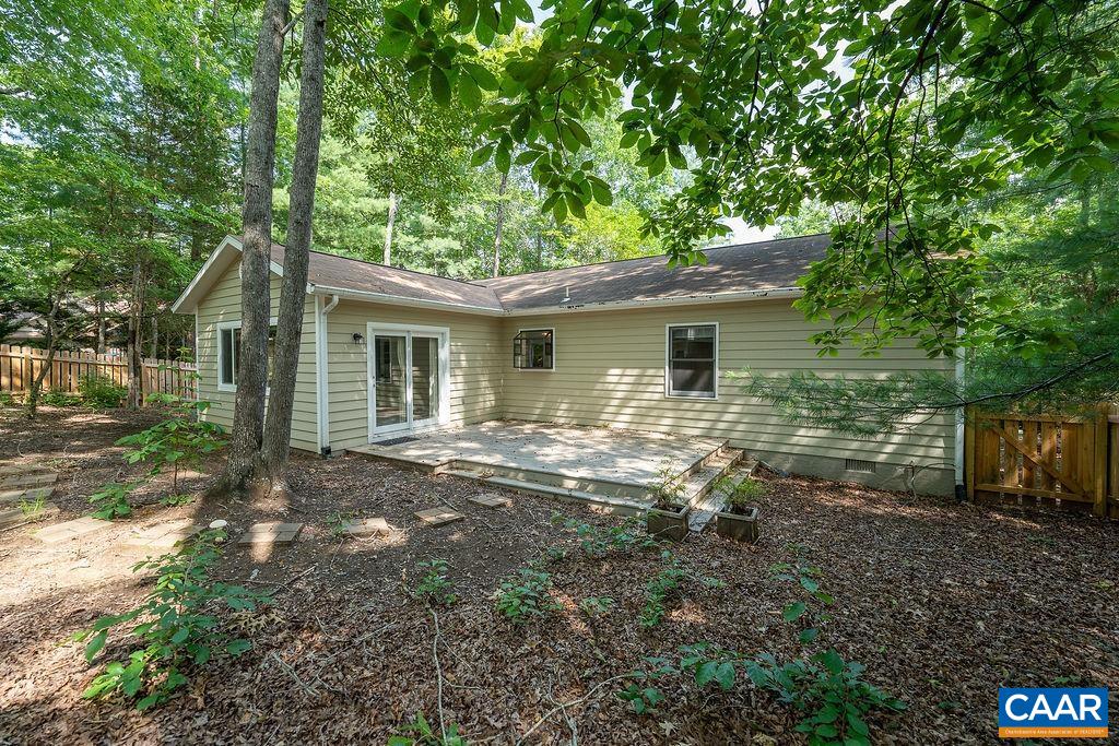 6 PIEDMONT LN