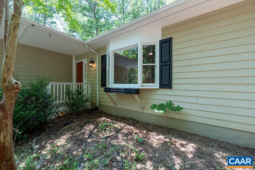 6 PIEDMONT LN
