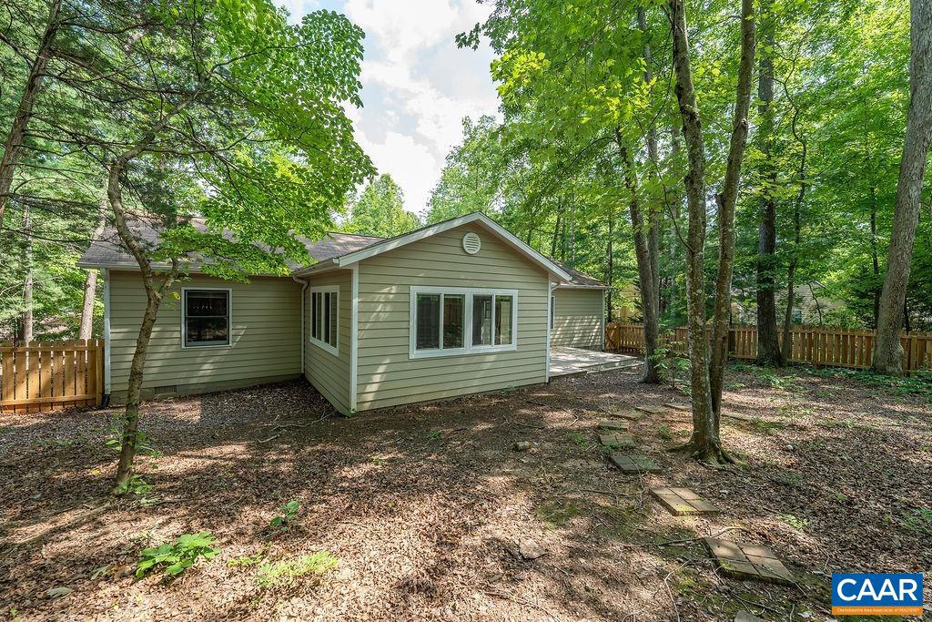 6 PIEDMONT LN