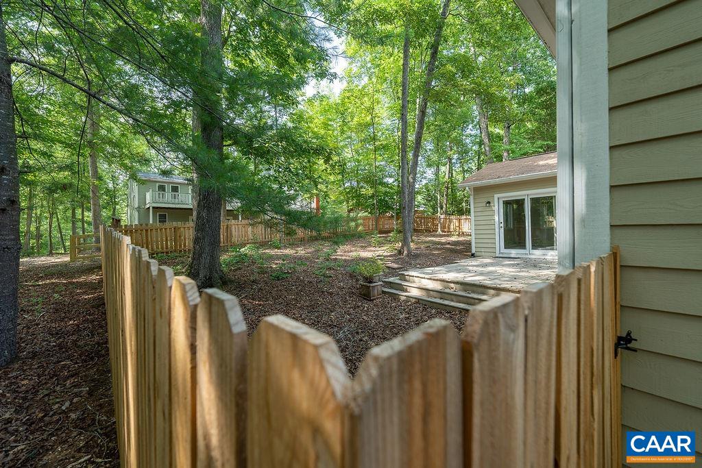 6 PIEDMONT LN