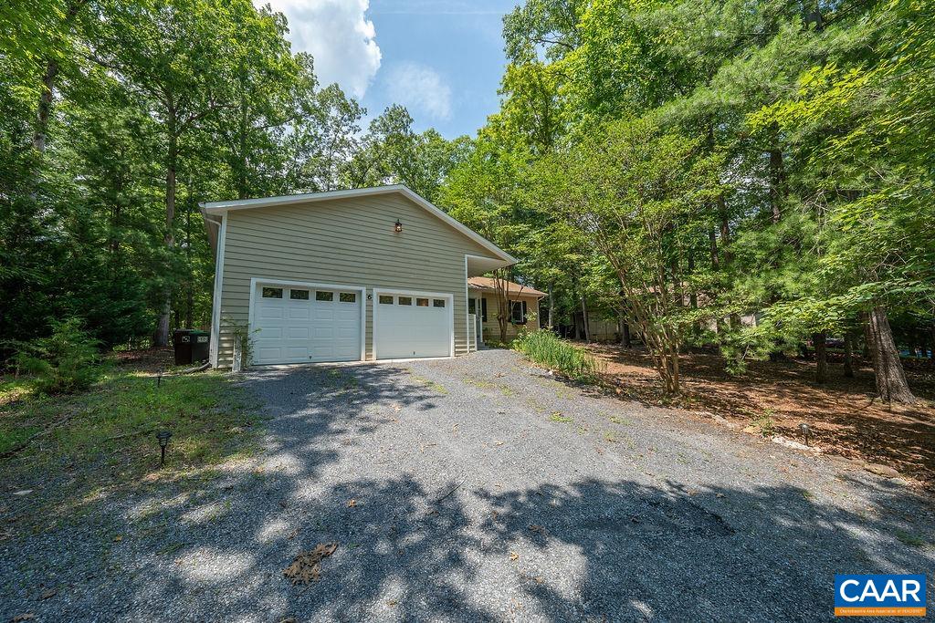 6 PIEDMONT LN