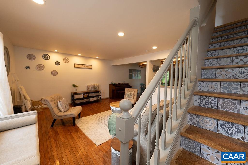 524 WHITCOVER CIR