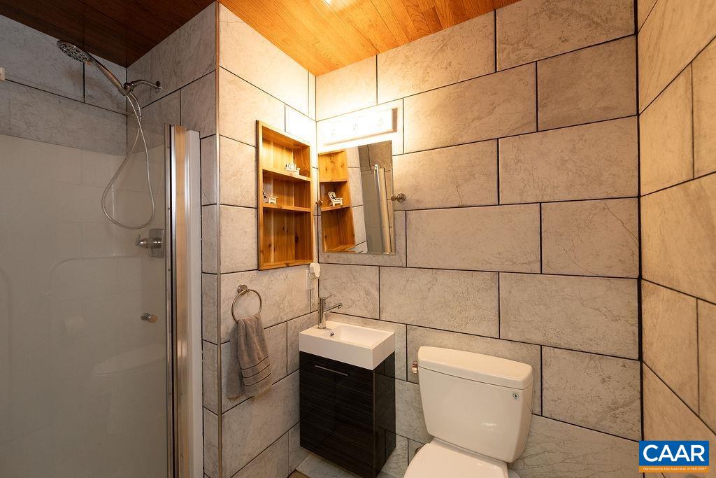 524 WHITCOVER CIR