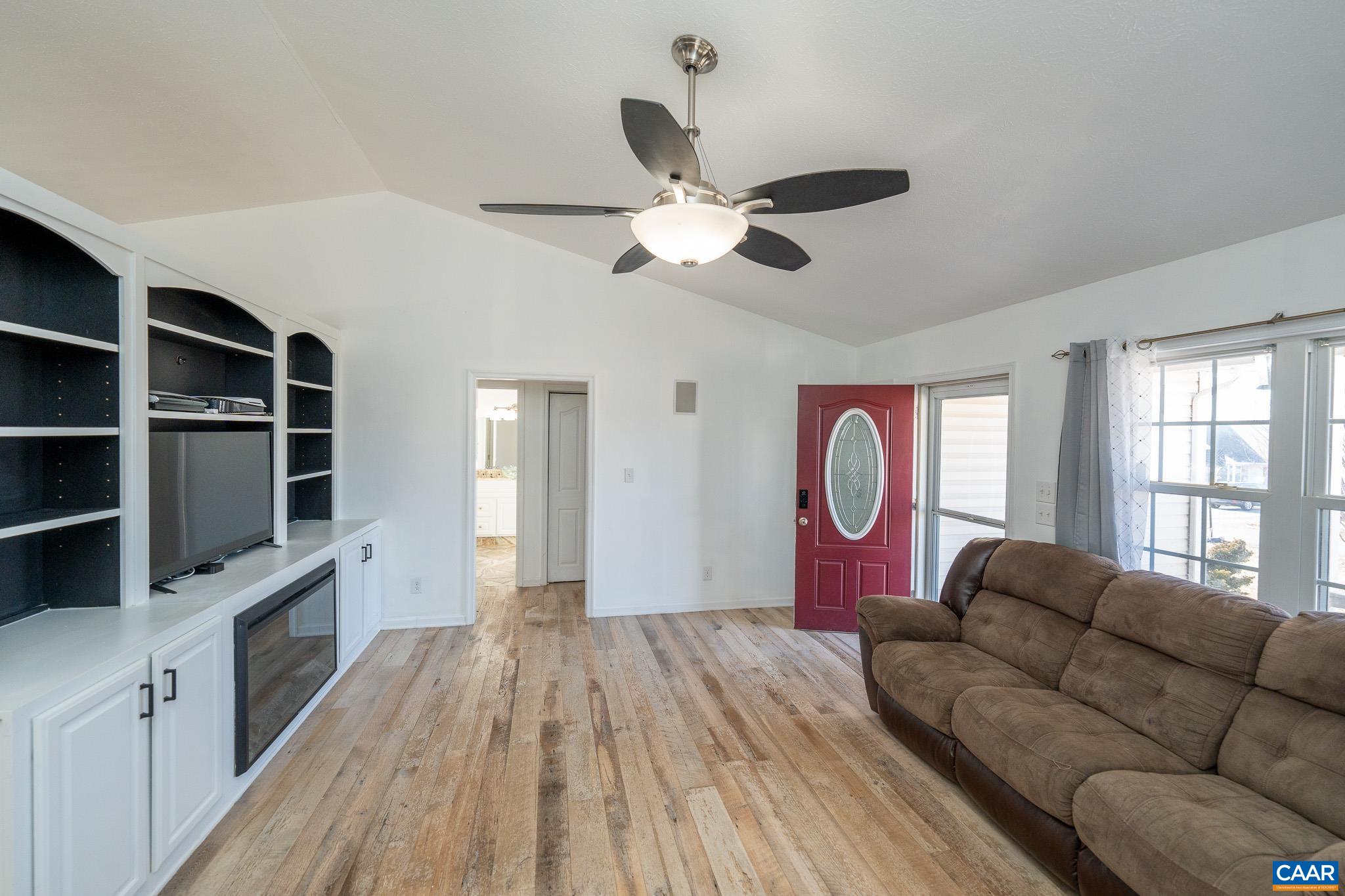 25 GREYSTONE LN