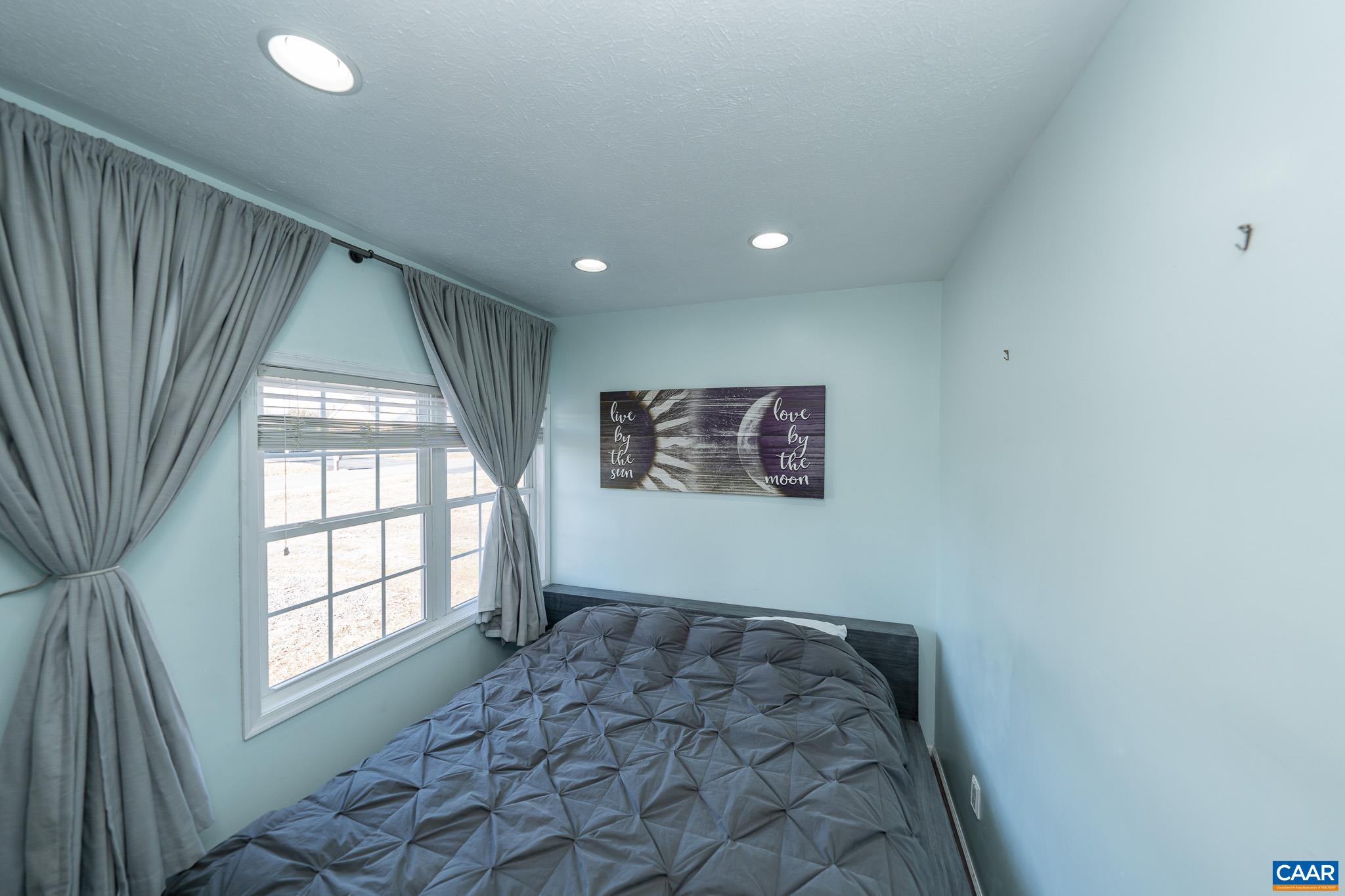 25 GREYSTONE LN