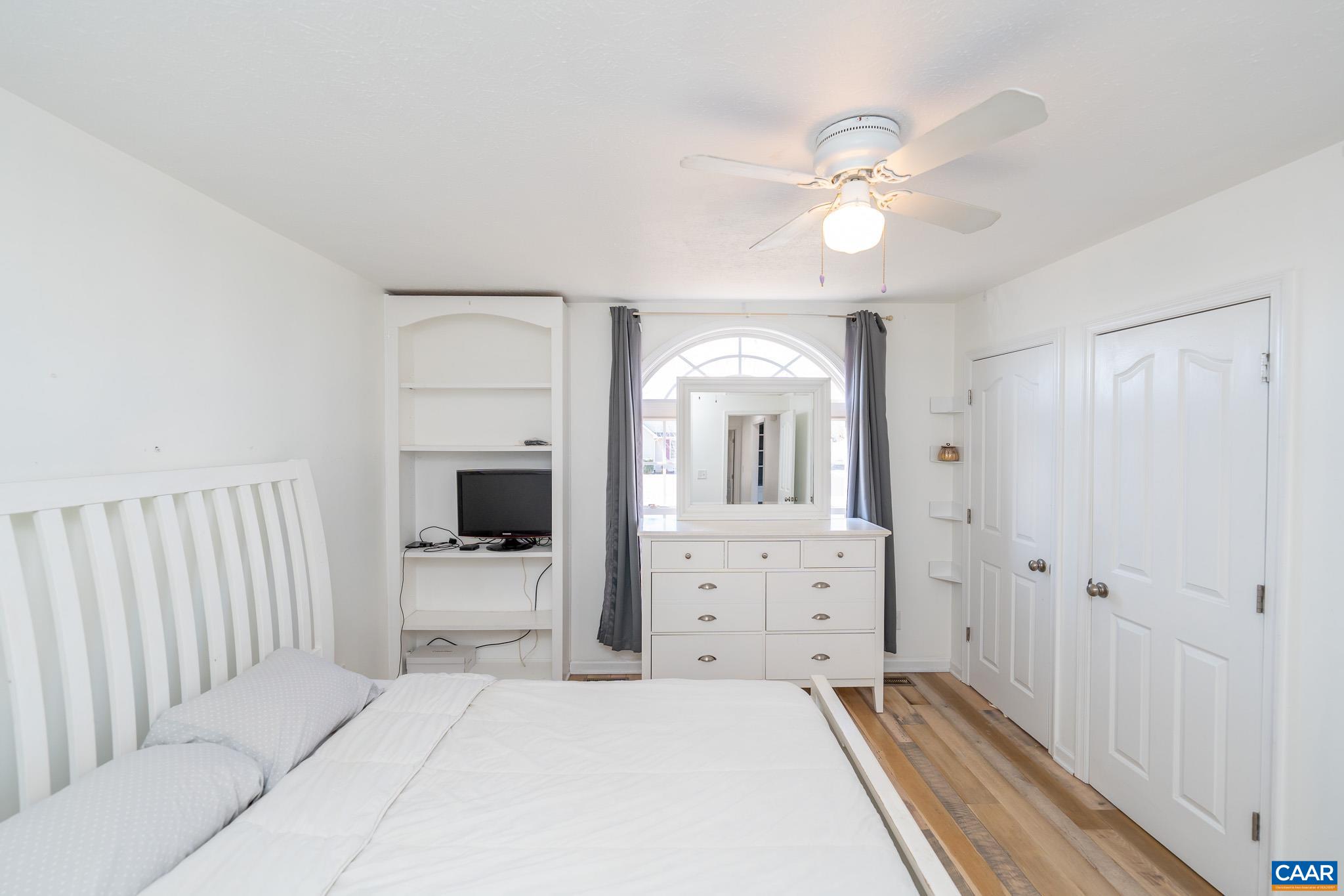 25 GREYSTONE LN
