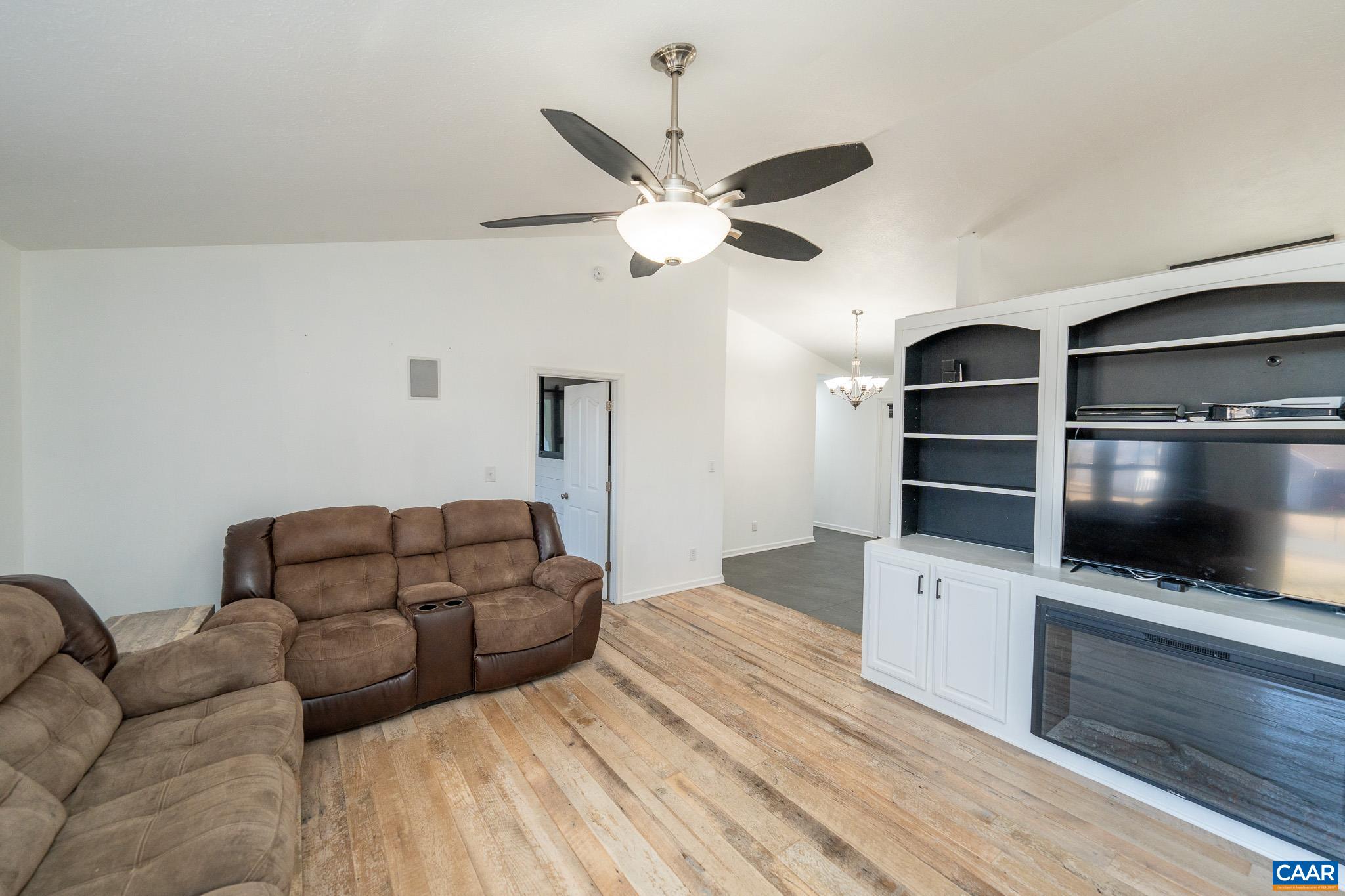 25 GREYSTONE LN