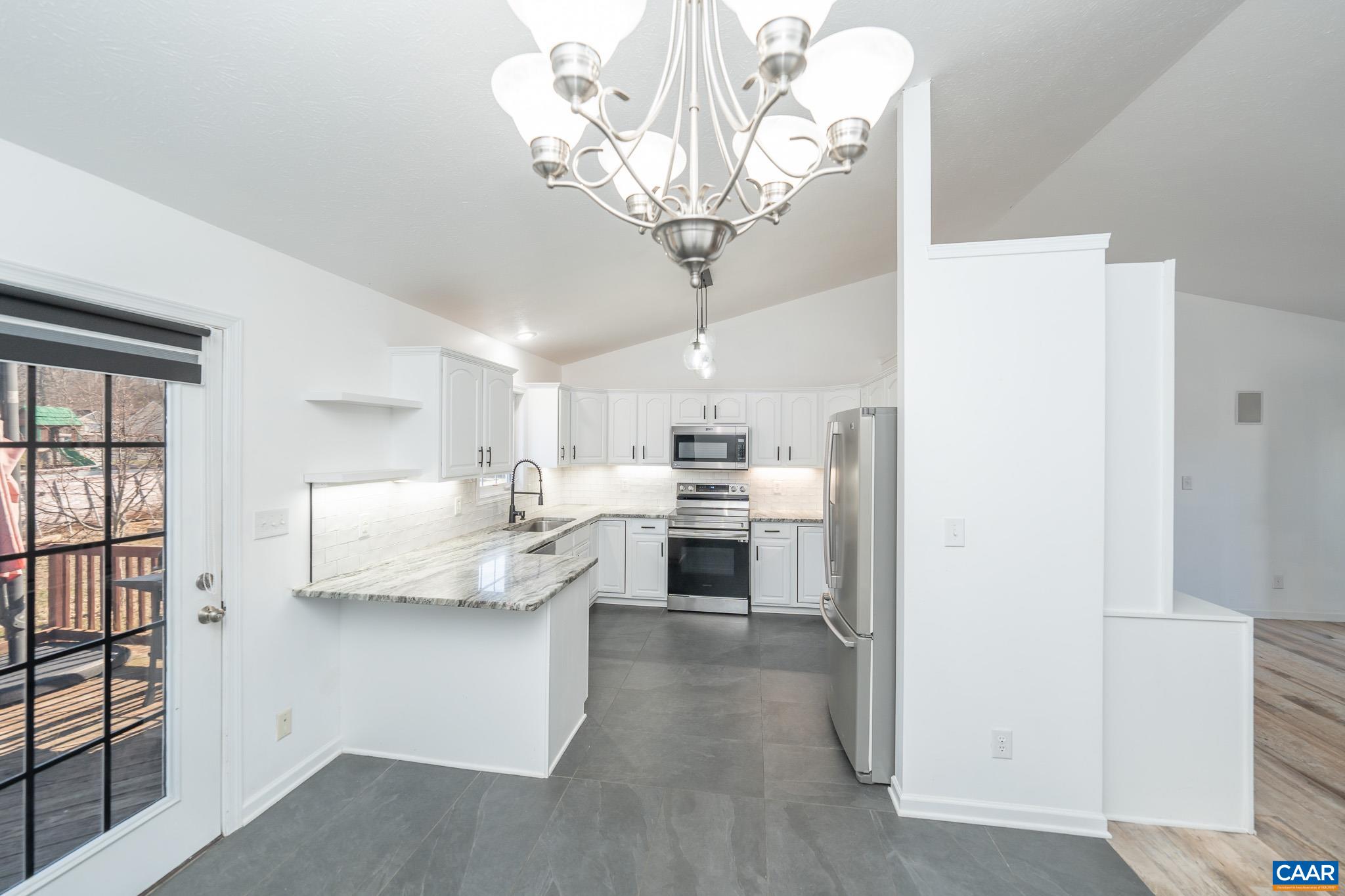 25 GREYSTONE LN