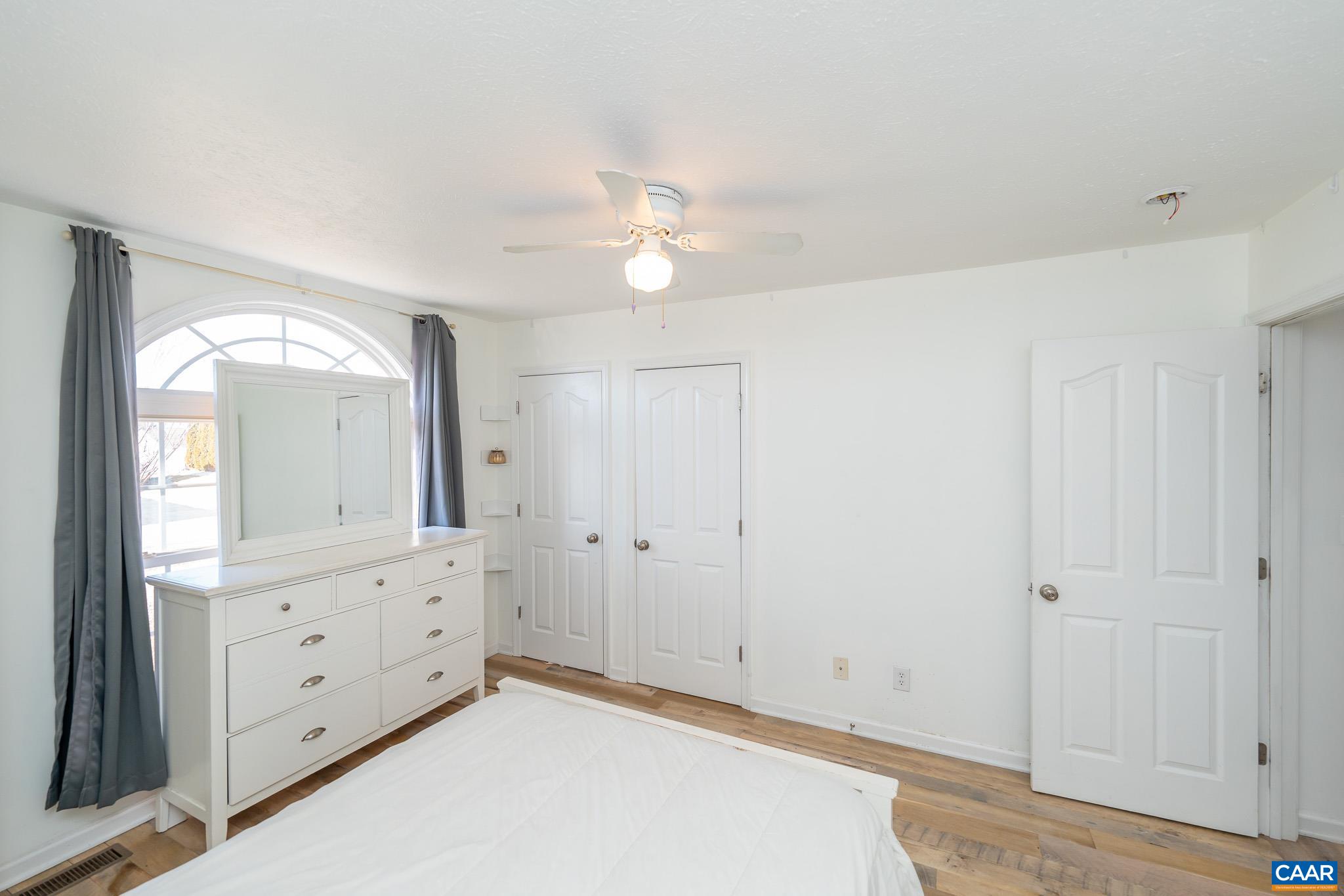 25 GREYSTONE LN