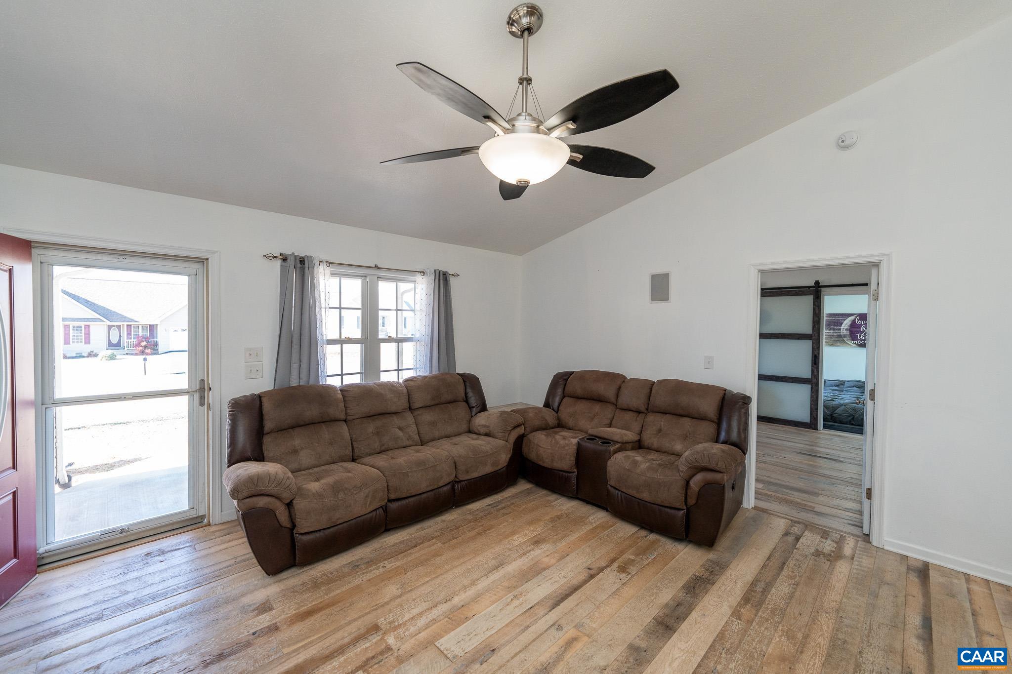 25 GREYSTONE LN