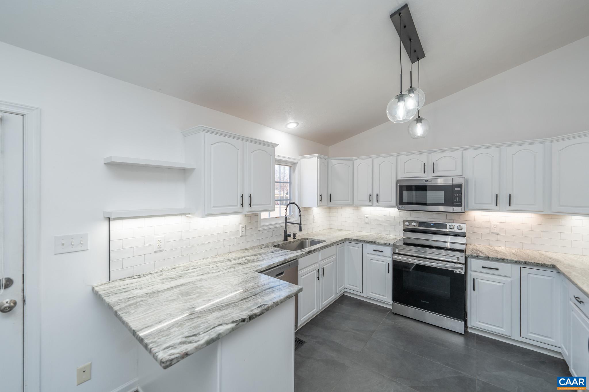 25 GREYSTONE LN