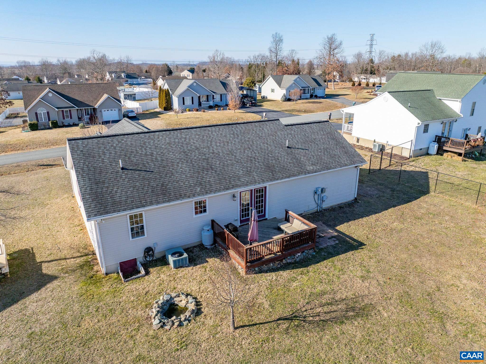 25 GREYSTONE LN