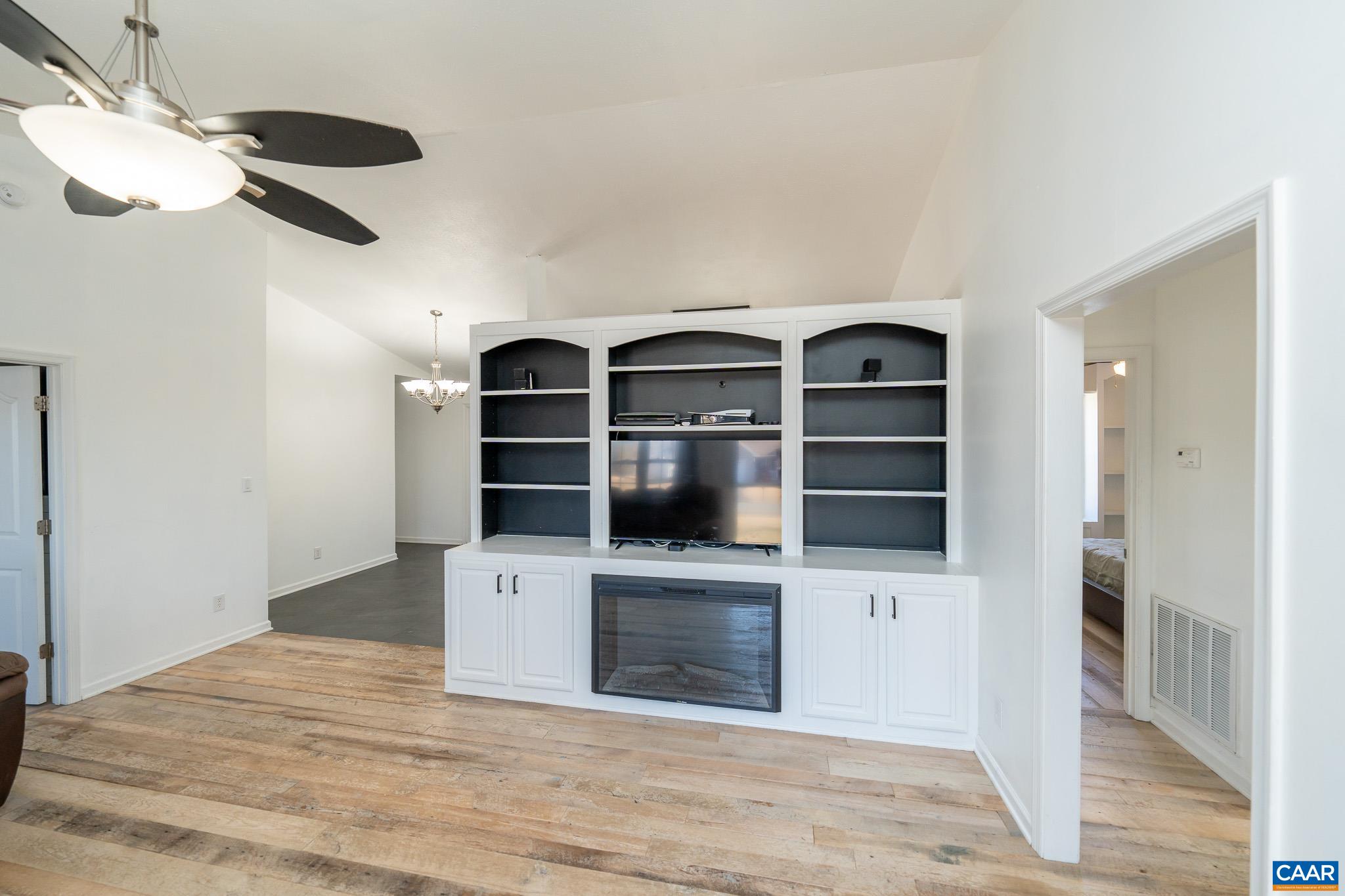 25 GREYSTONE LN