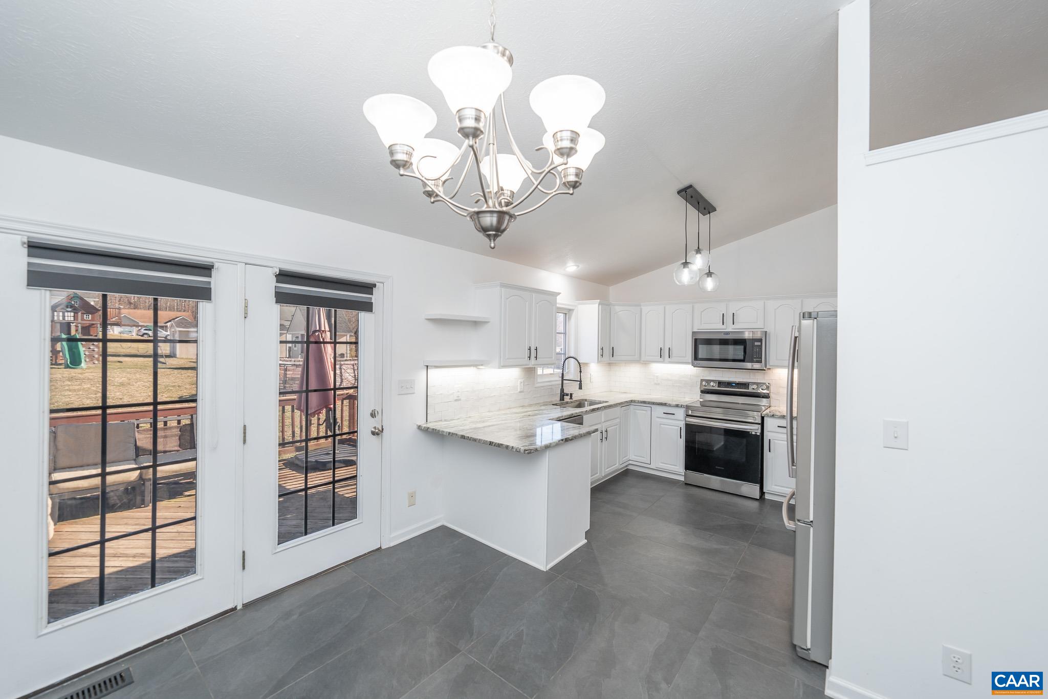 25 GREYSTONE LN