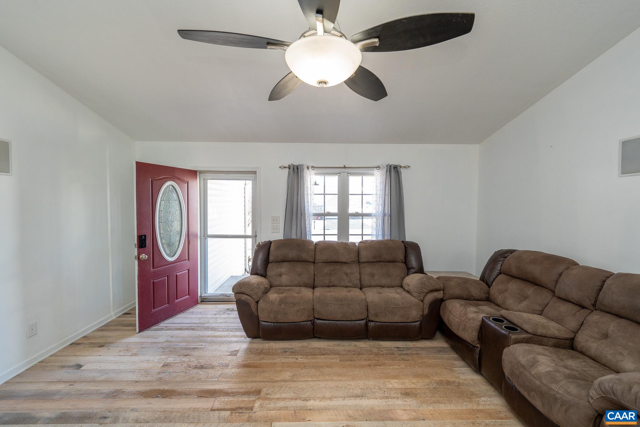 25 GREYSTONE LN
