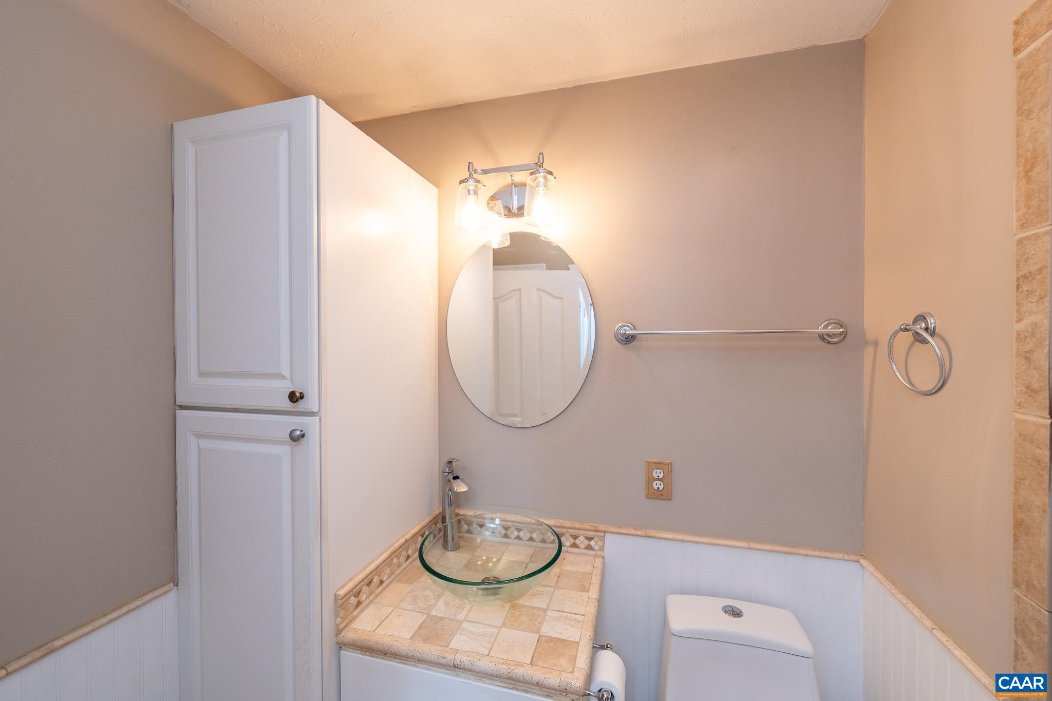 25 GREYSTONE LN