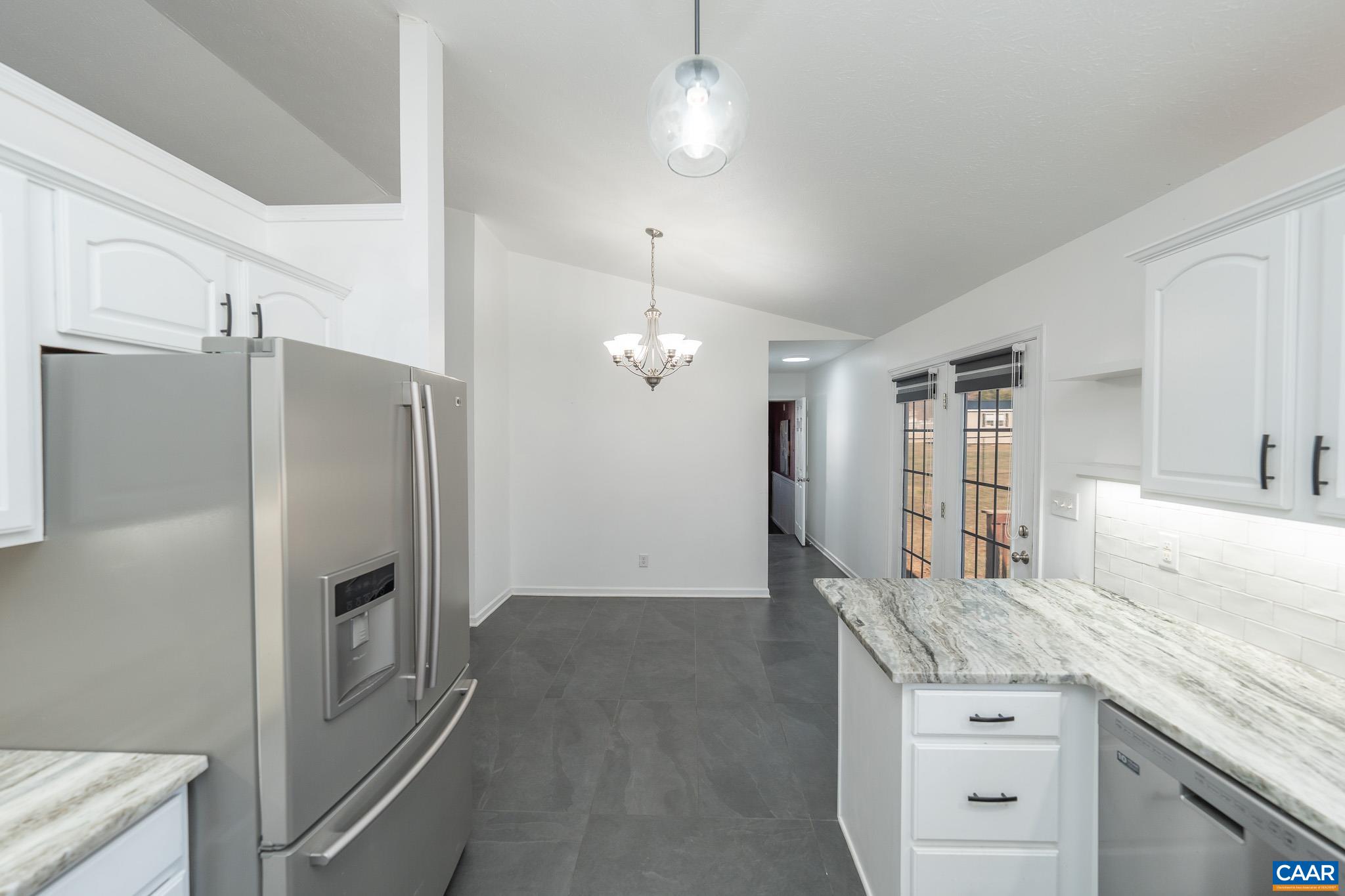 25 GREYSTONE LN