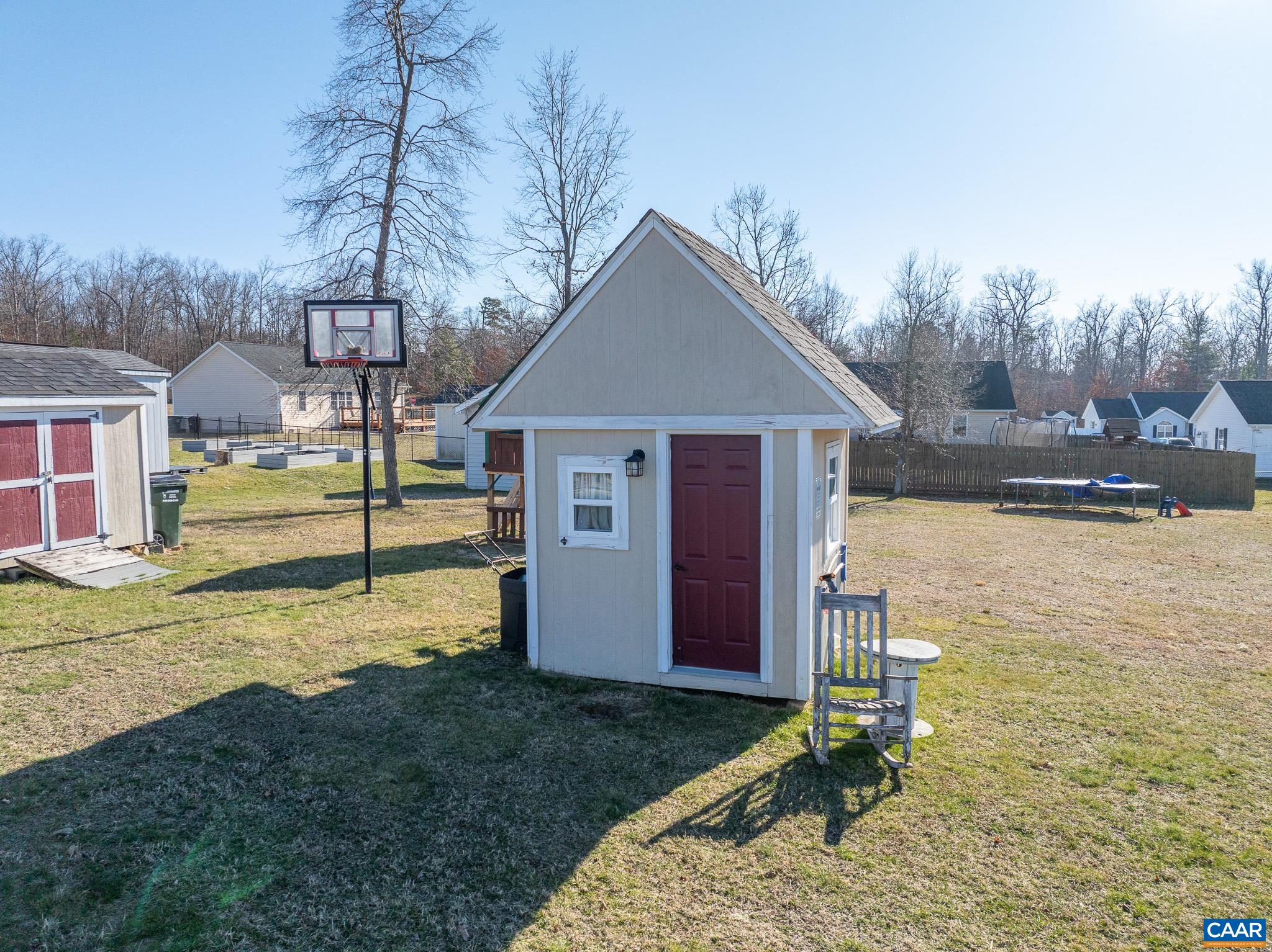 25 GREYSTONE LN