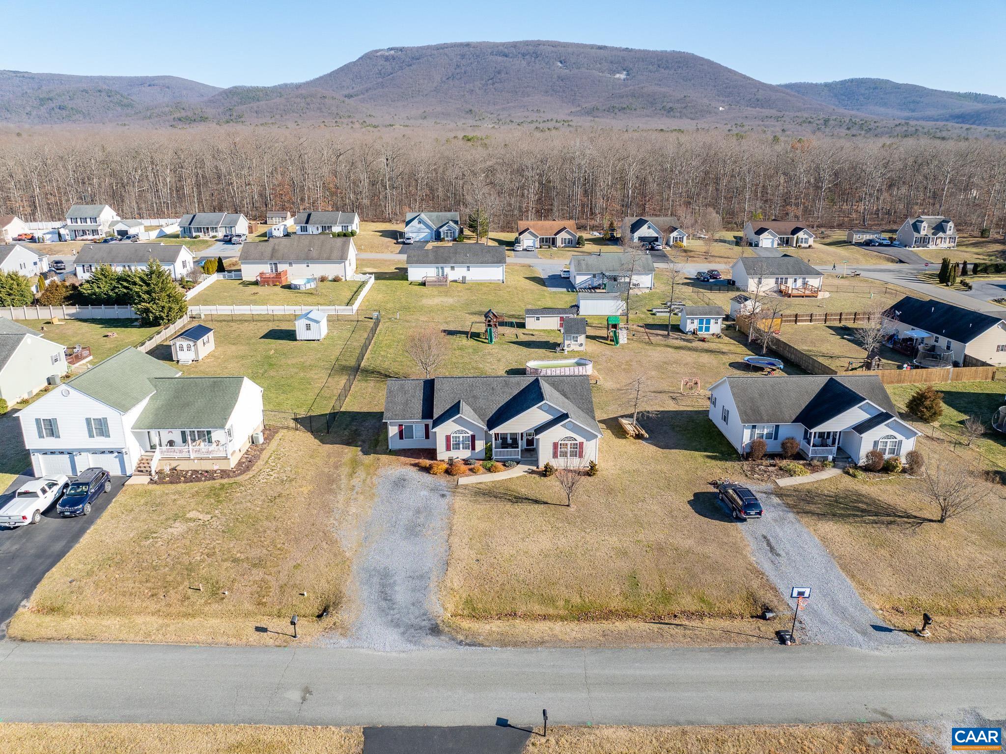 25 GREYSTONE LN