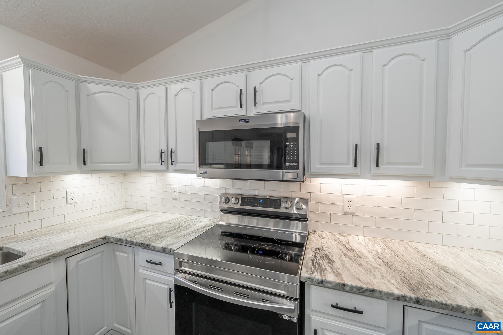 25 GREYSTONE LN