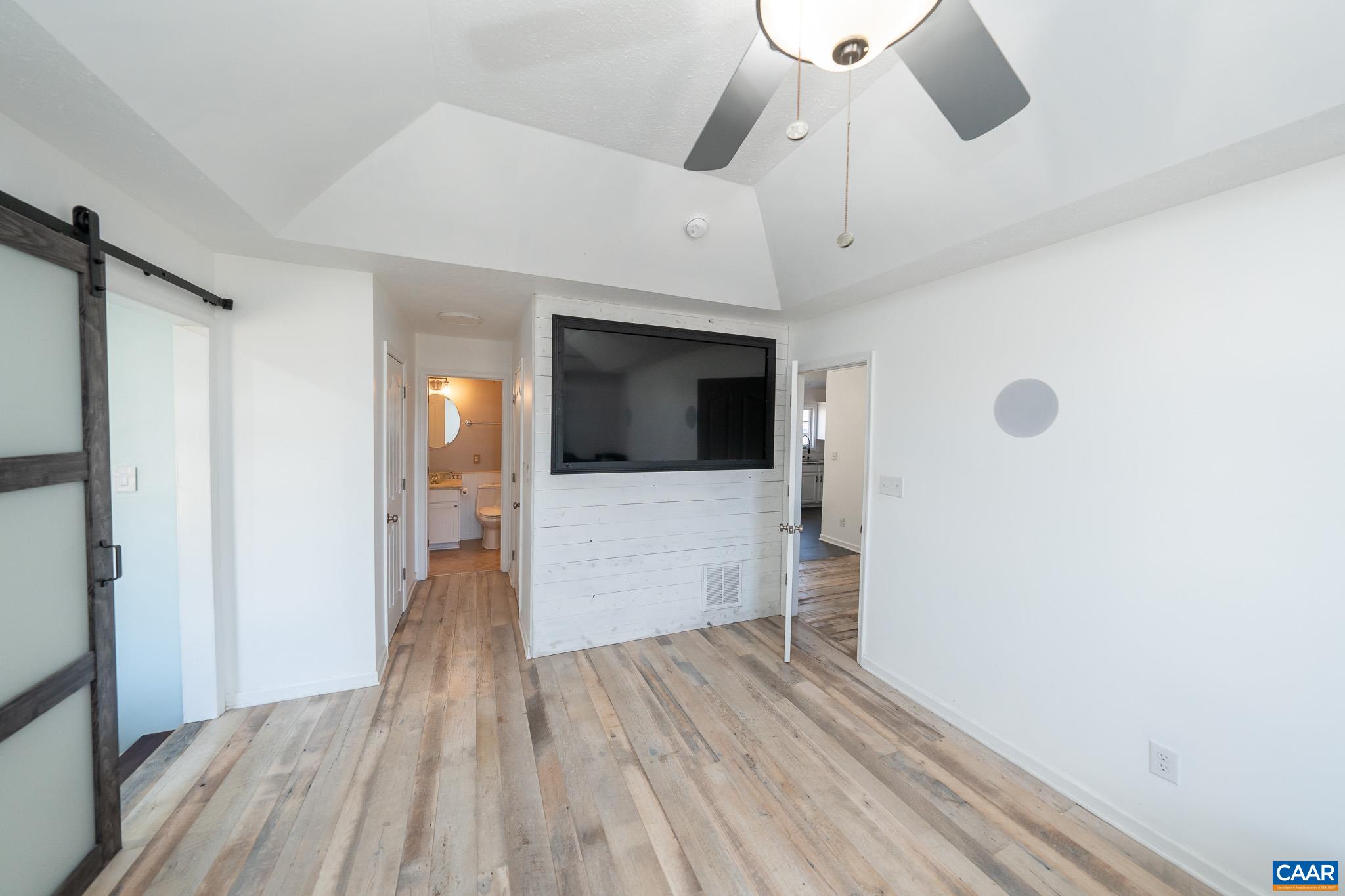 25 GREYSTONE LN