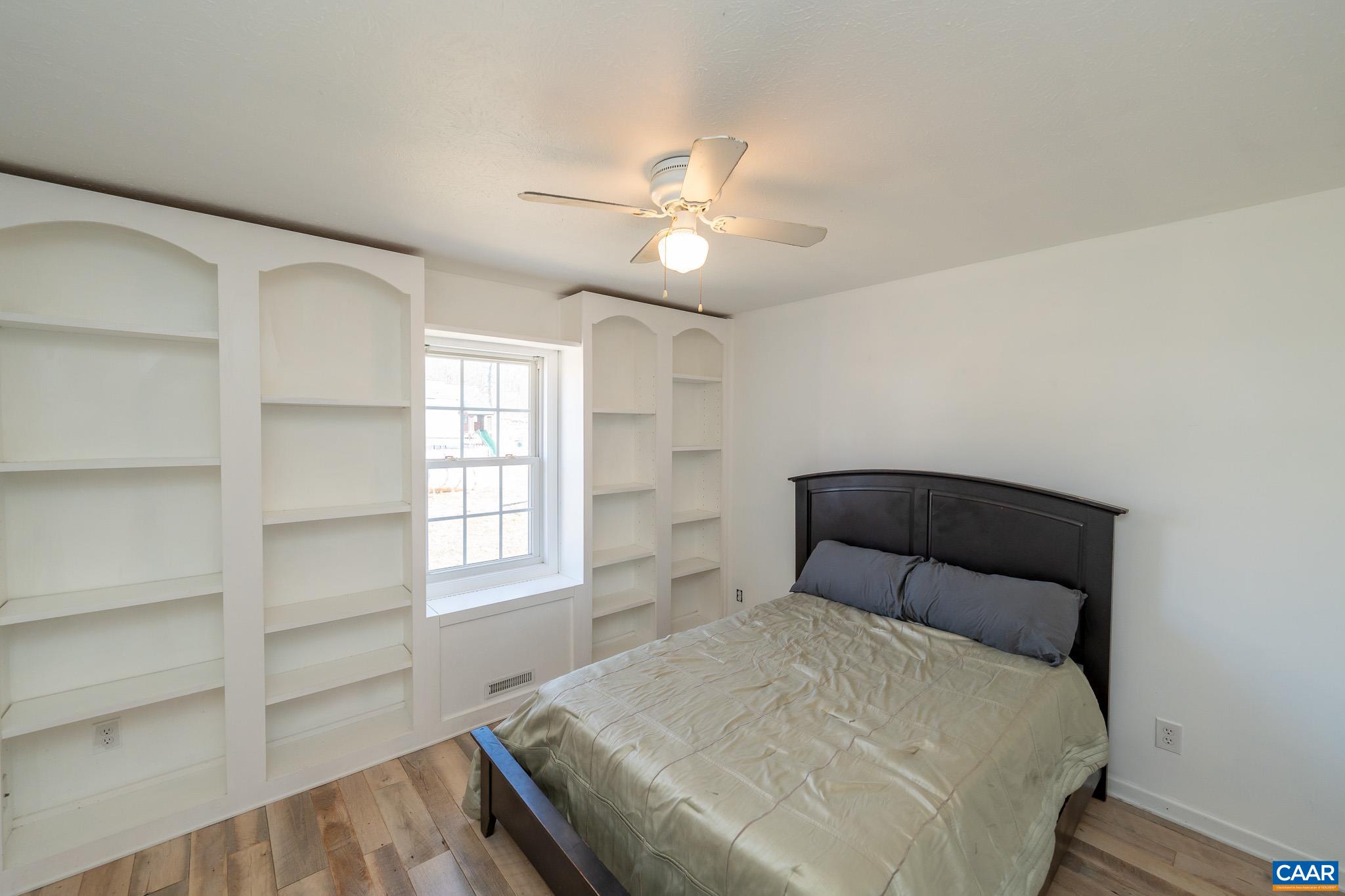 25 GREYSTONE LN