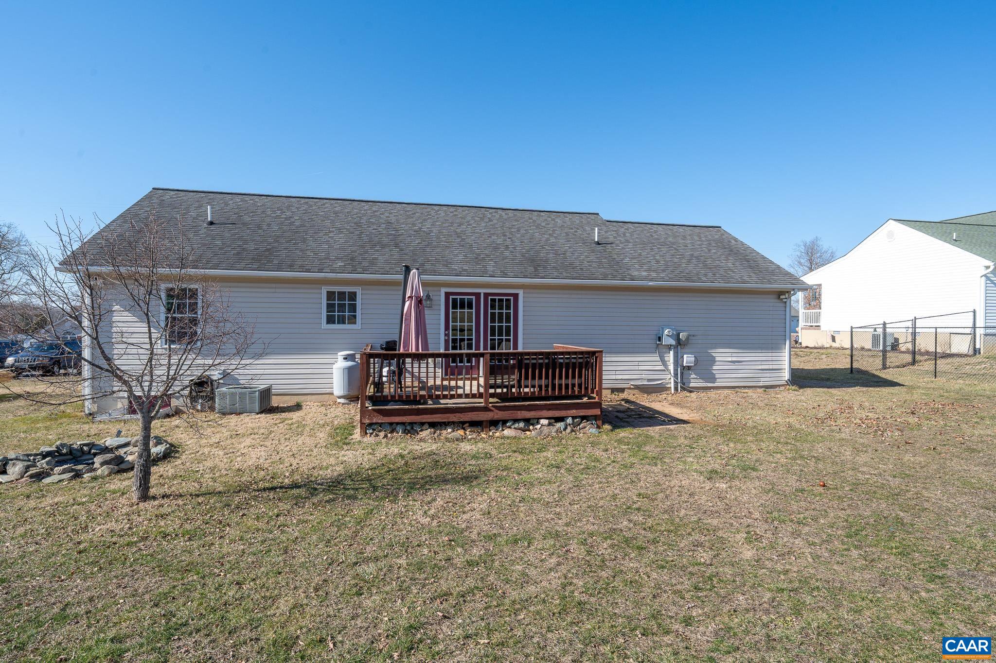 25 GREYSTONE LN