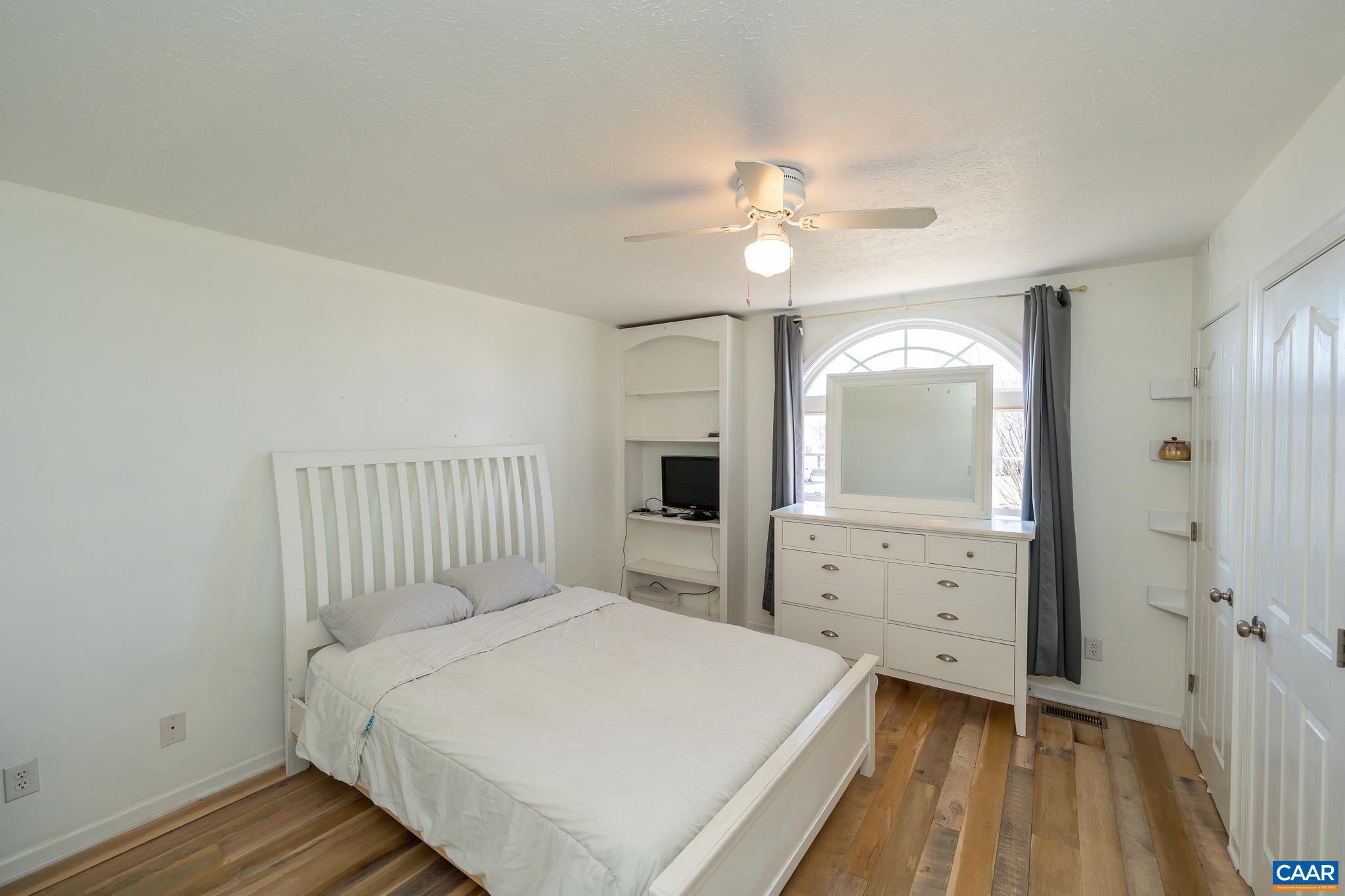 25 GREYSTONE LN