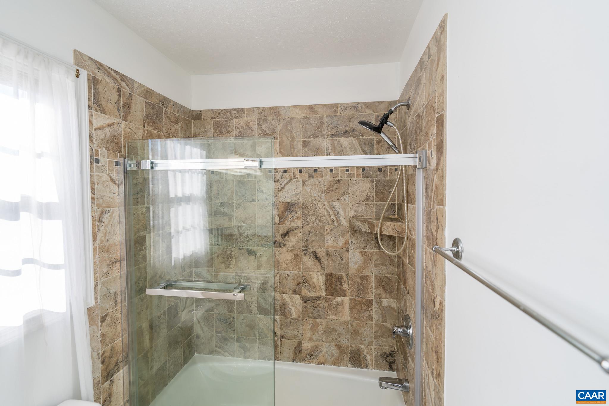 25 GREYSTONE LN