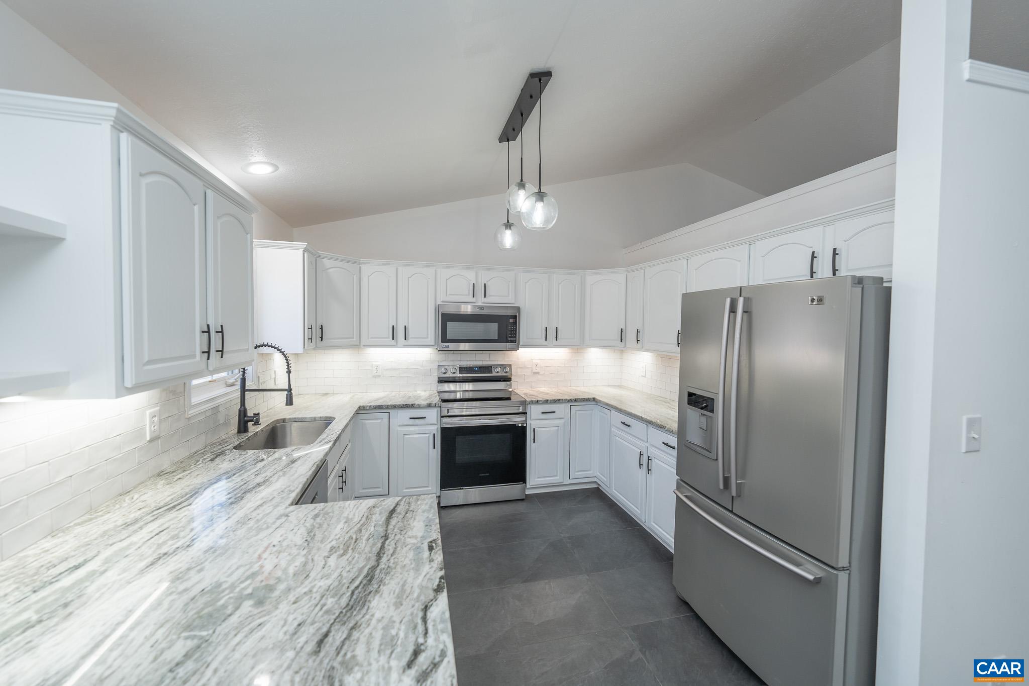 25 GREYSTONE LN