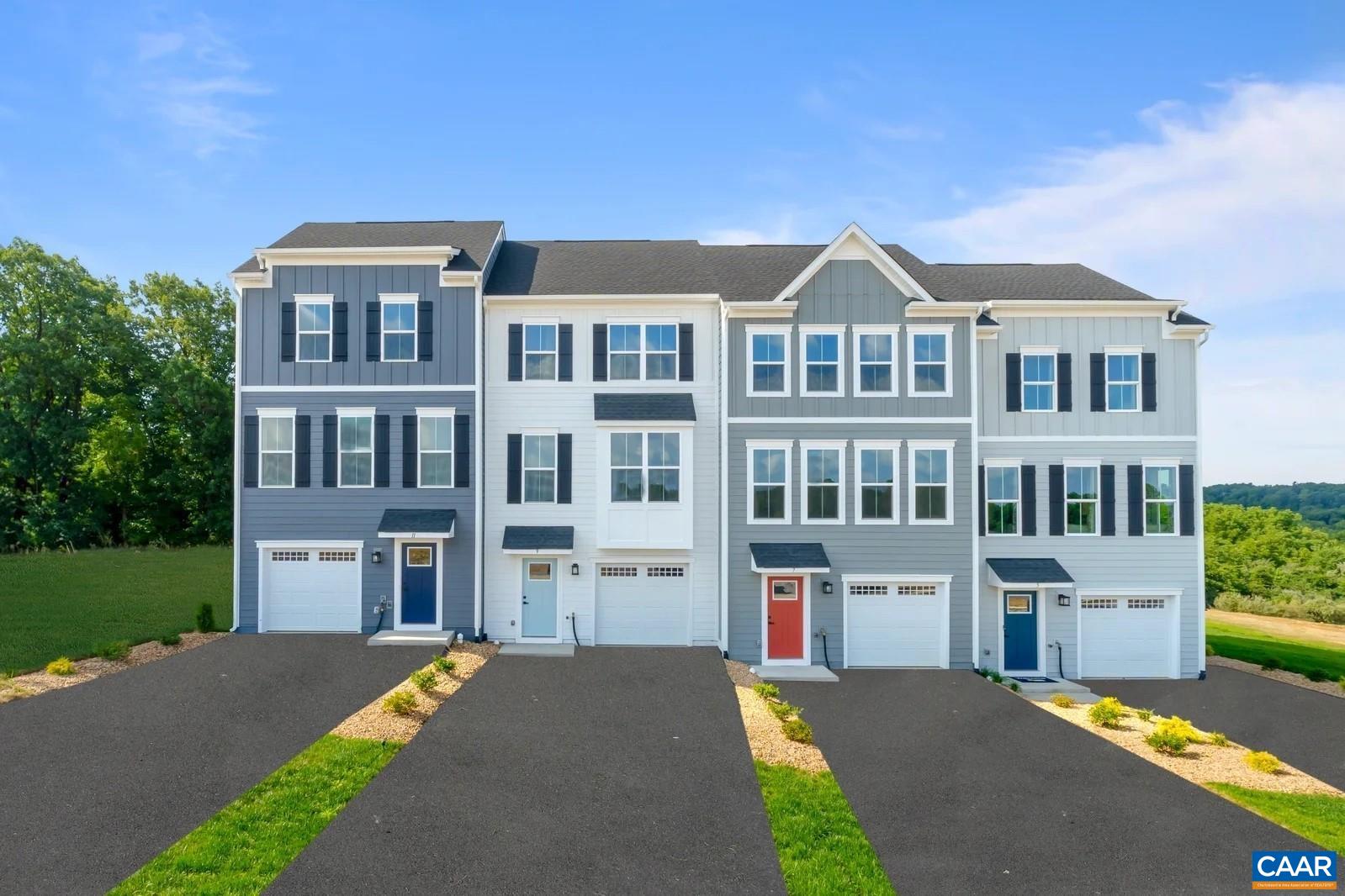 27 IRON HORSE LN