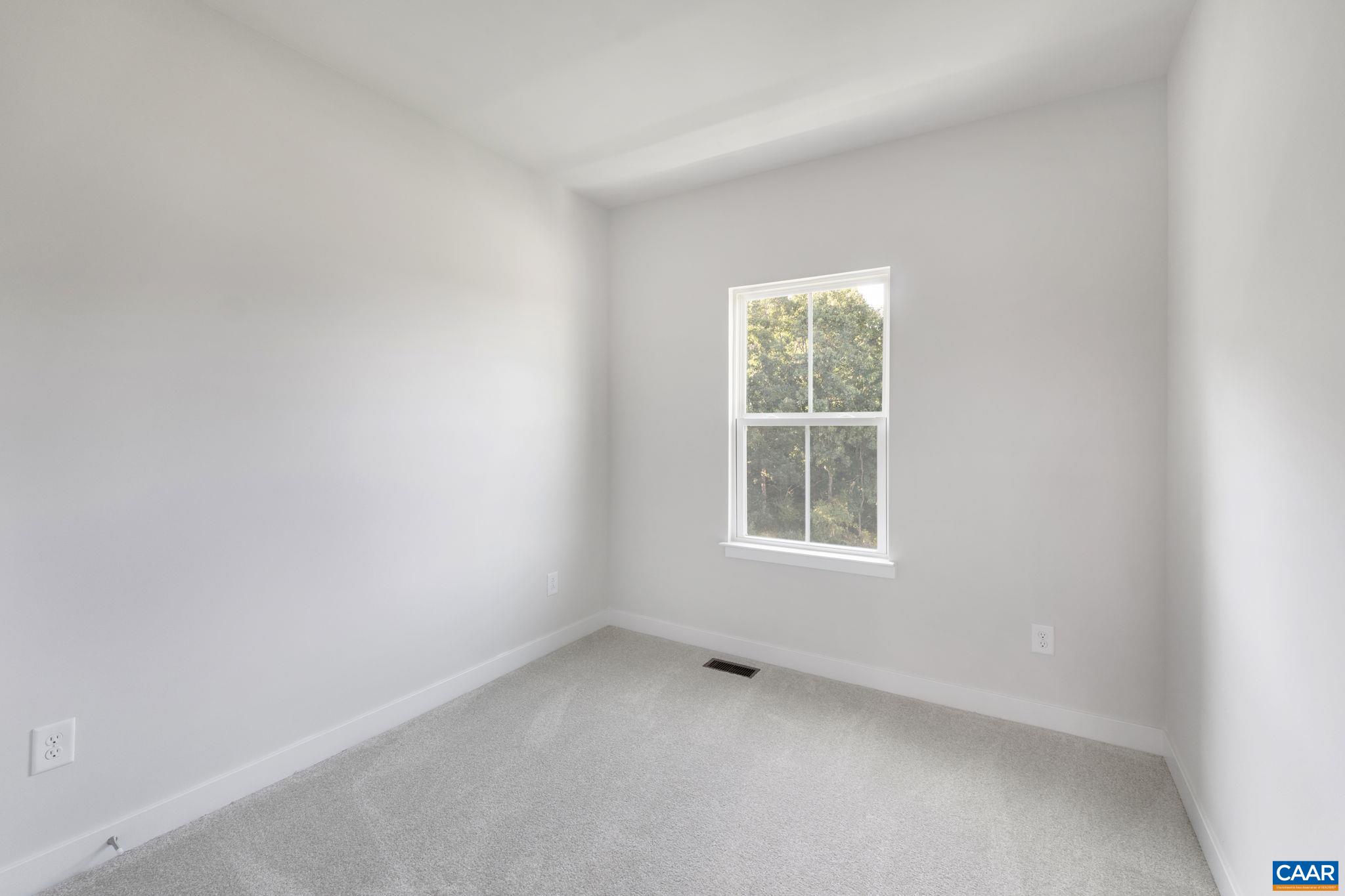 27 IRON HORSE LN
