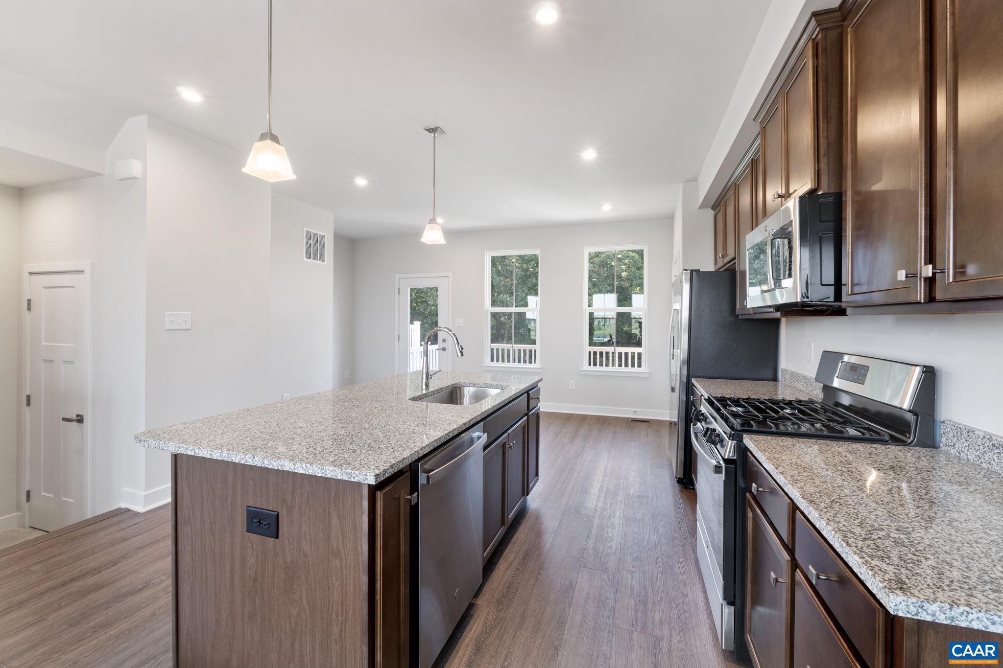27 IRON HORSE LN