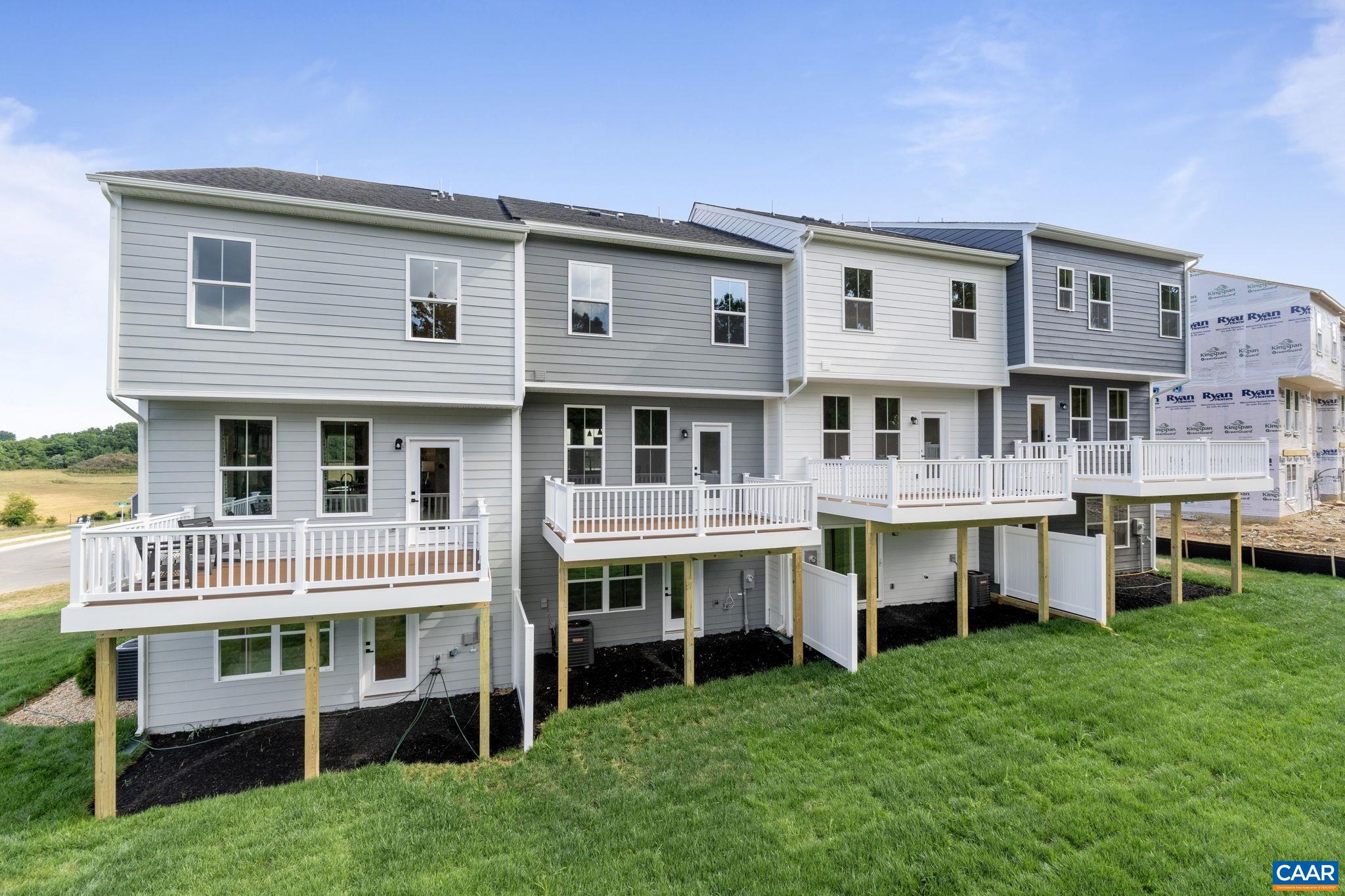 27 IRON HORSE LN