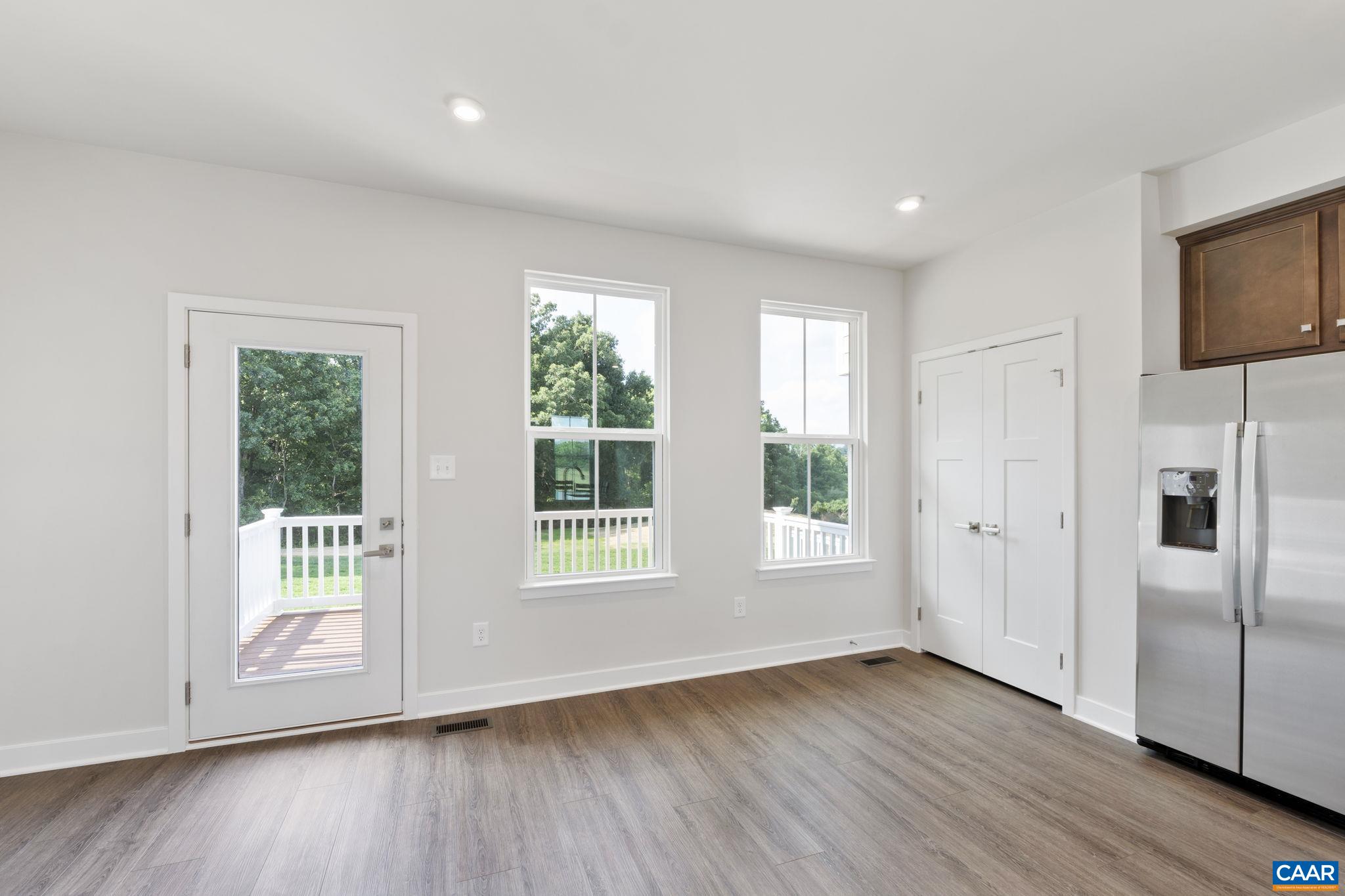 27 IRON HORSE LN