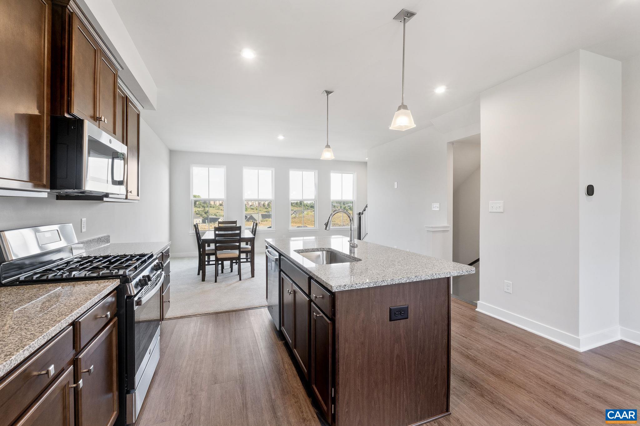 27 IRON HORSE LN