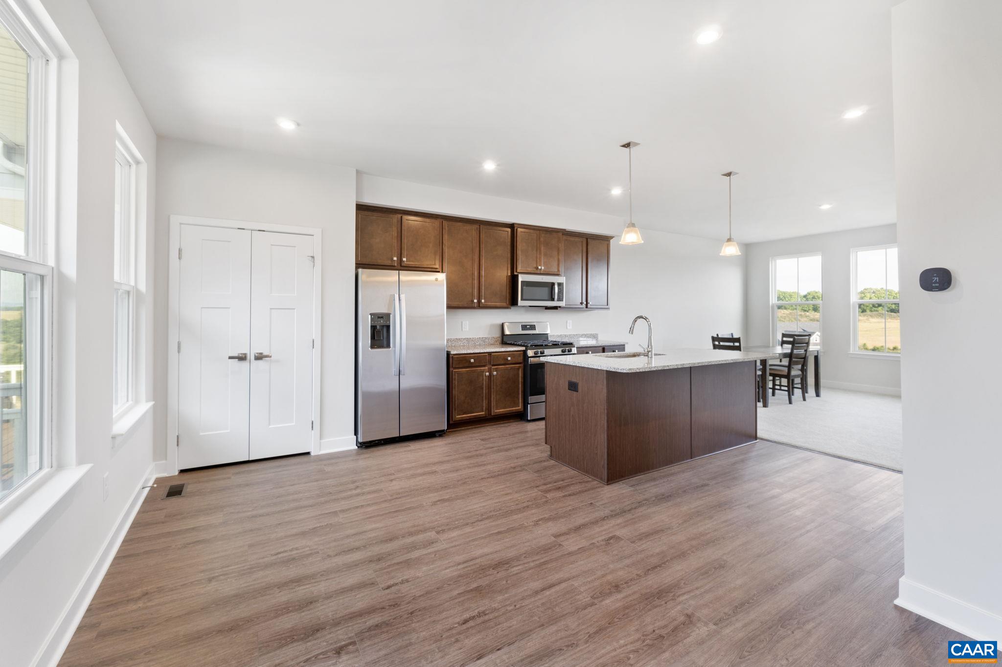 27 IRON HORSE LN