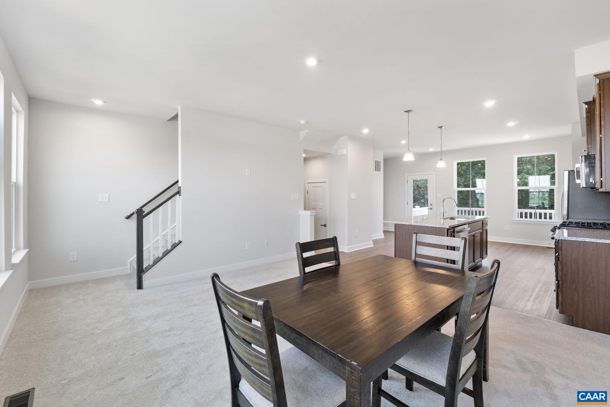 27 IRON HORSE LN
