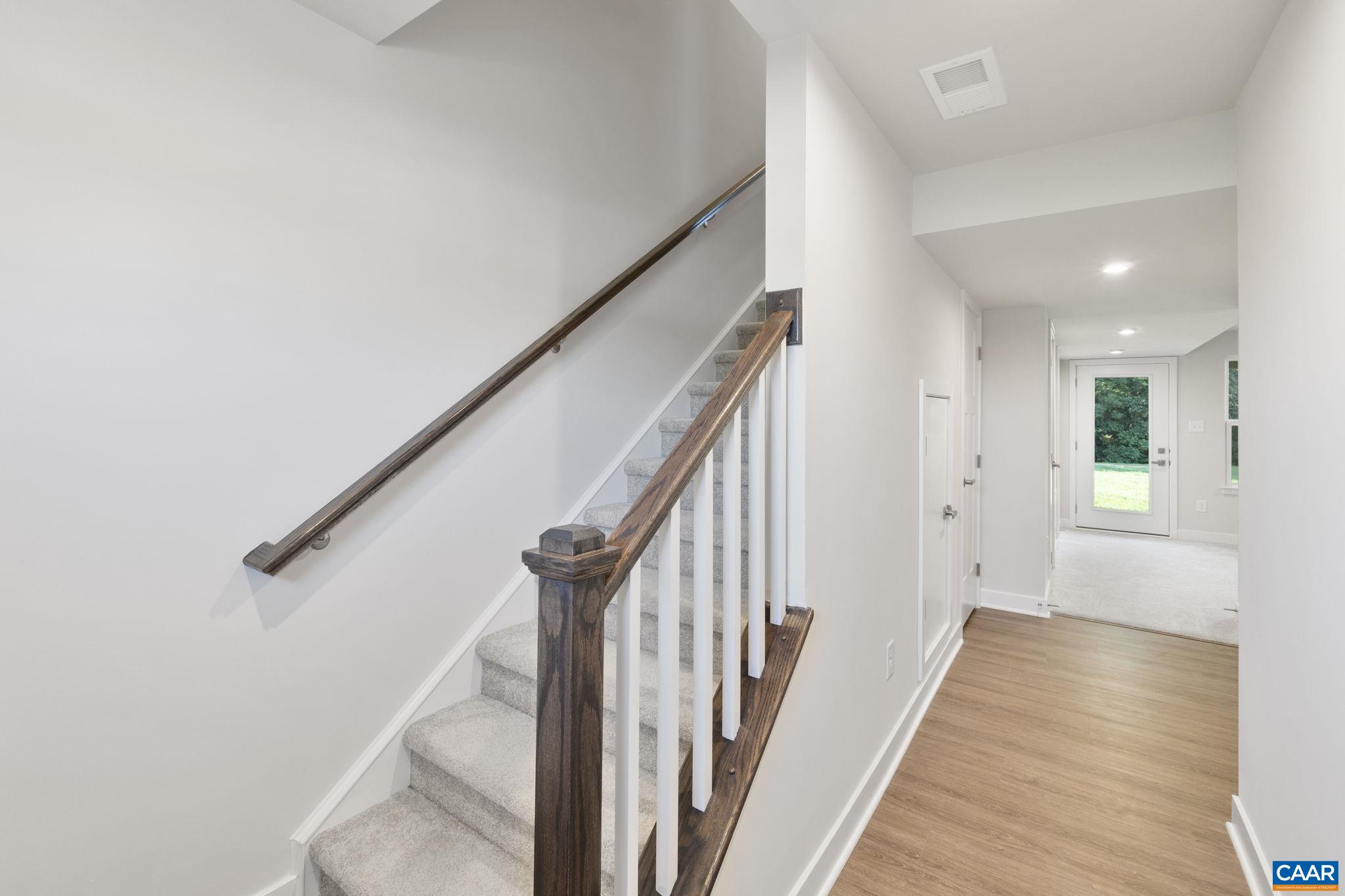 27 IRON HORSE LN