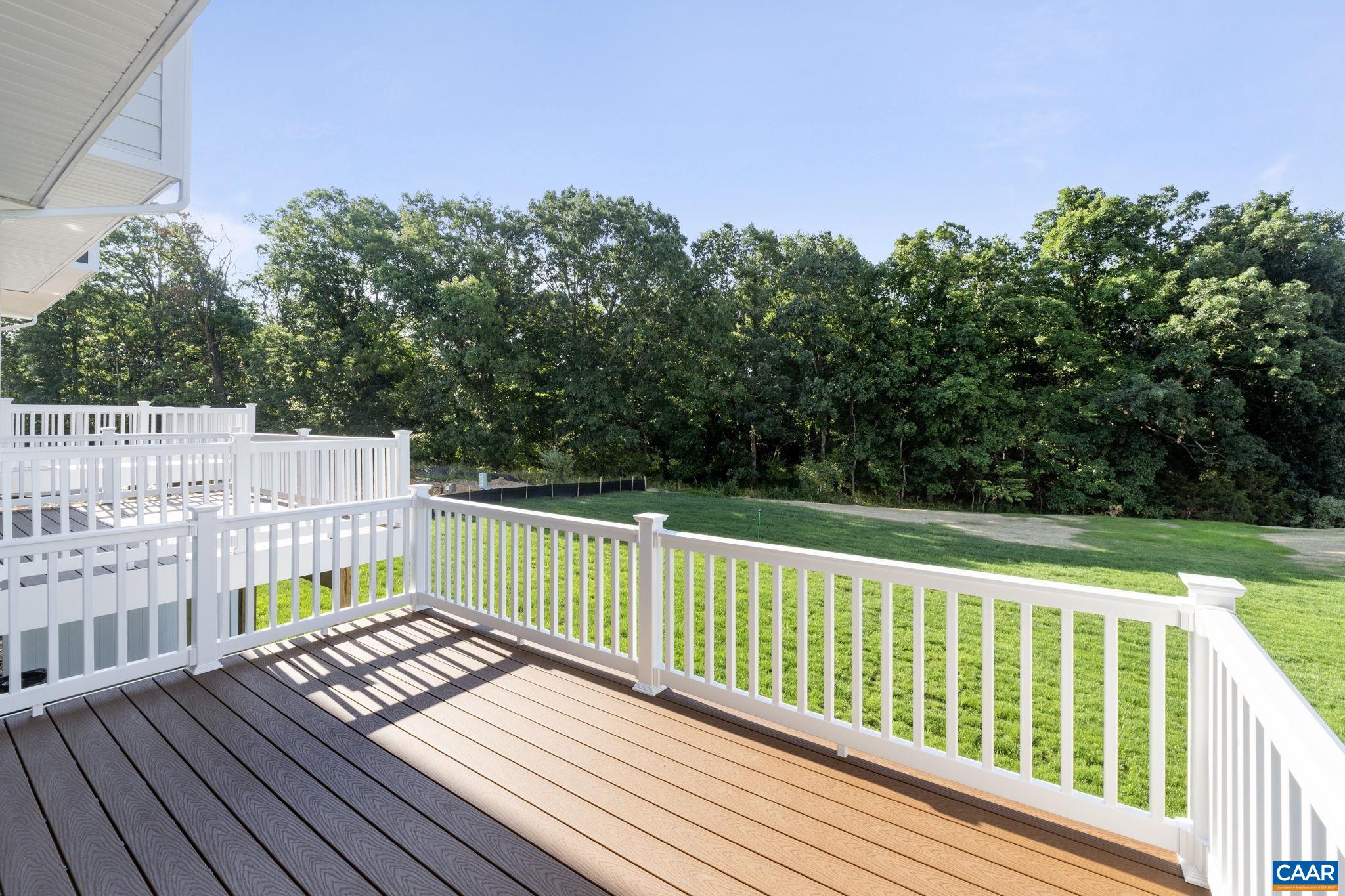 27 IRON HORSE LN