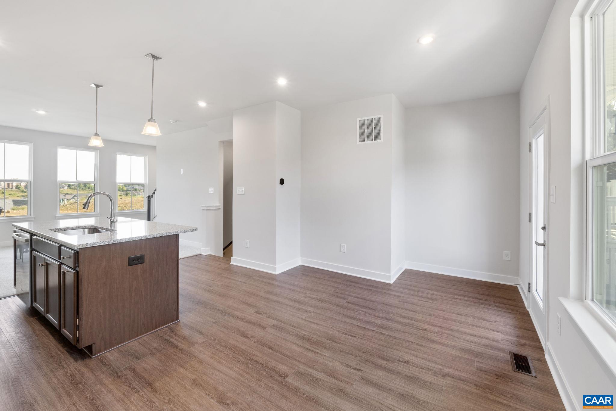 27 IRON HORSE LN