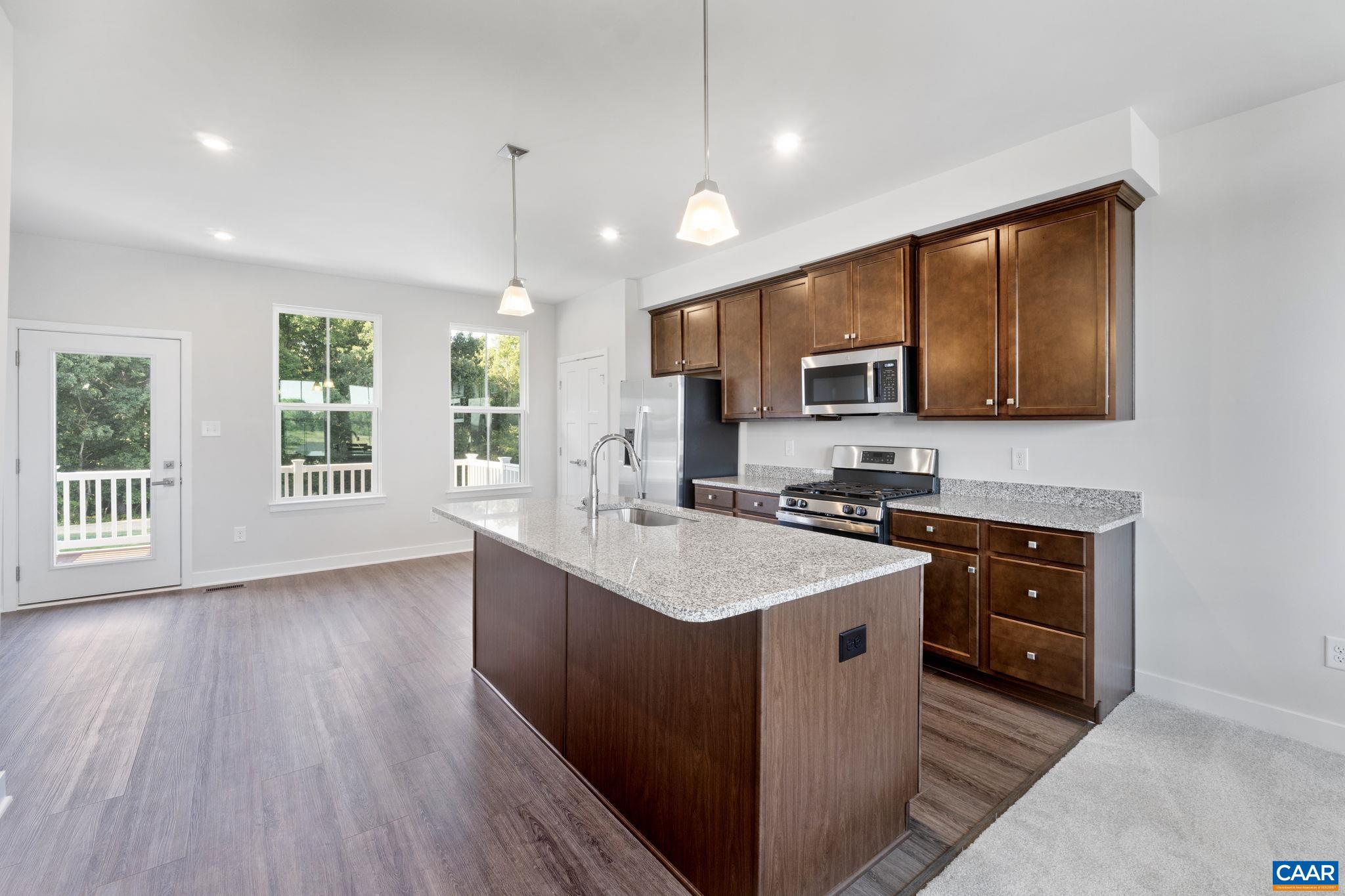 27 IRON HORSE LN