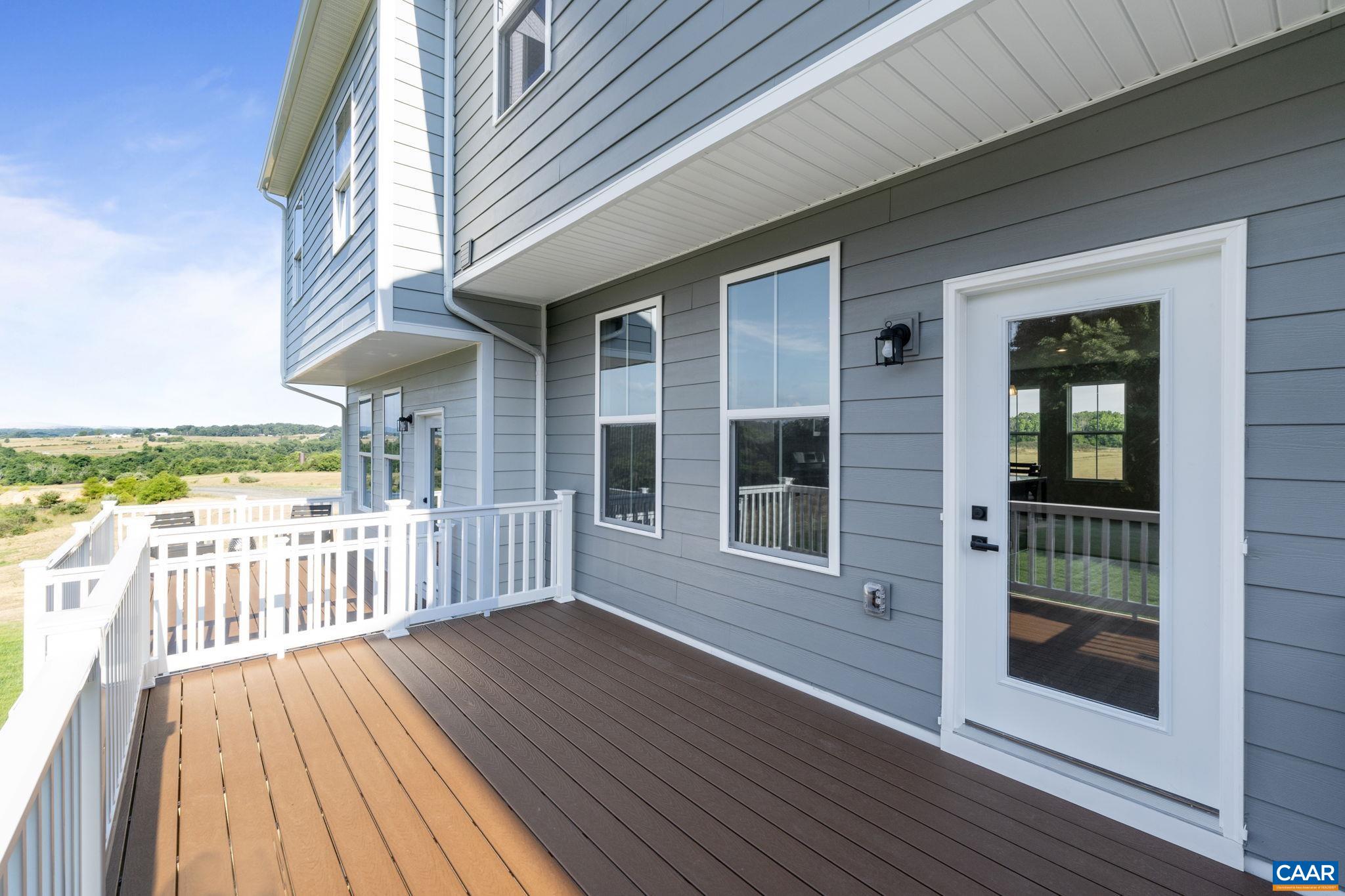 27 IRON HORSE LN