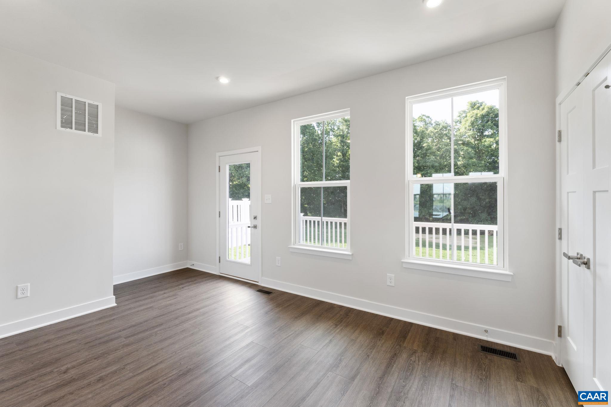 27 IRON HORSE LN