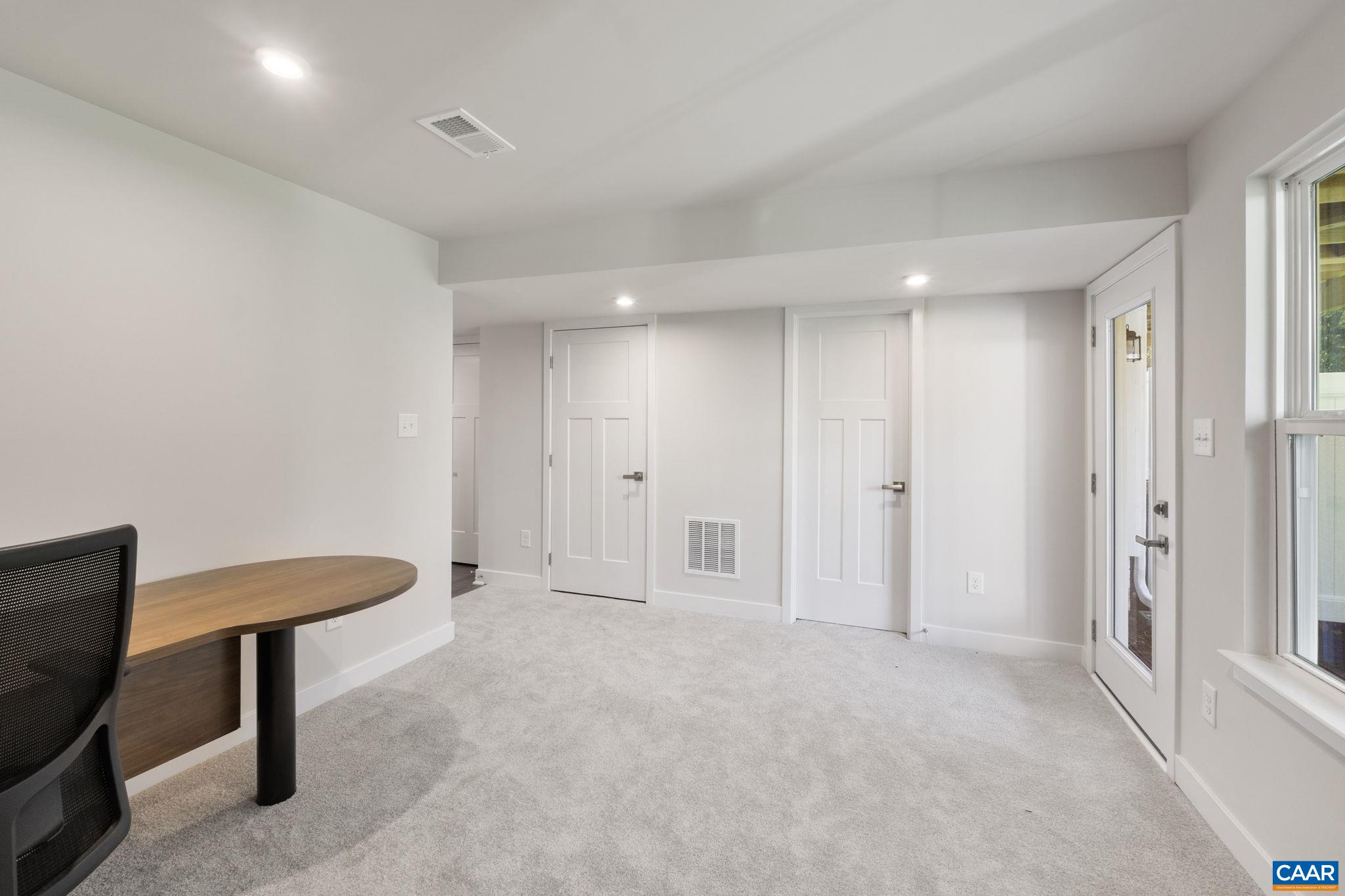 27 IRON HORSE LN