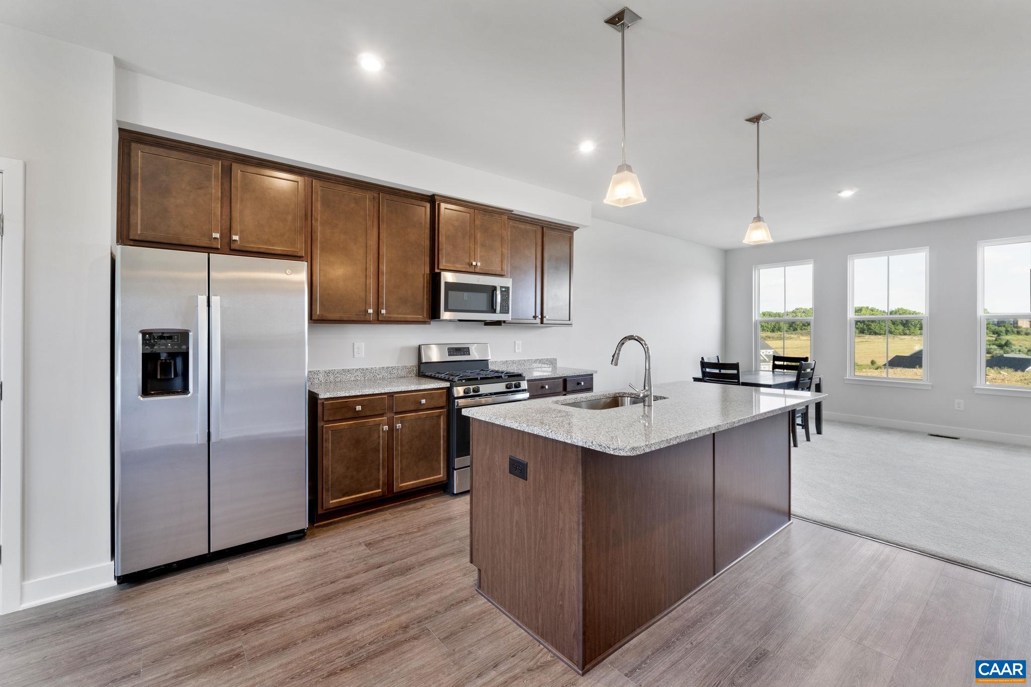 27 IRON HORSE LN