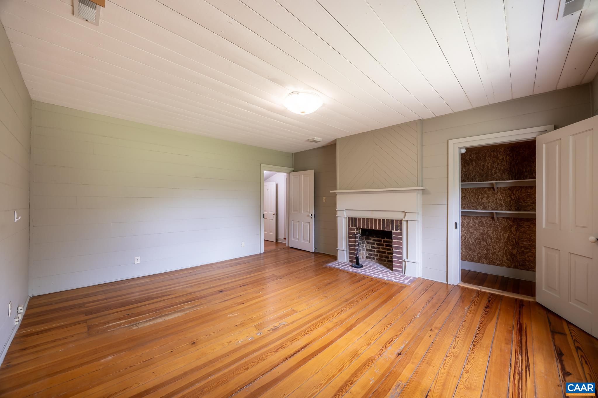 2072 EAST BRANCH LOOP