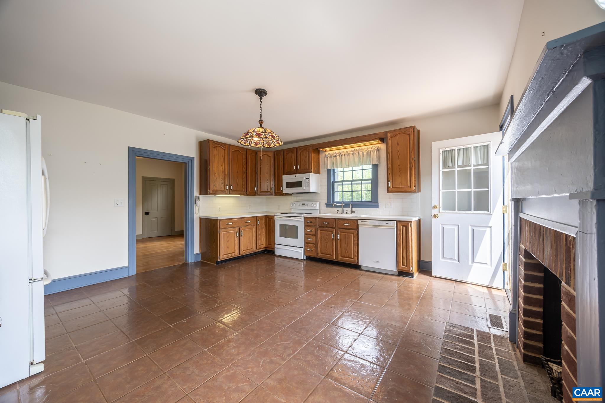 2072 EAST BRANCH LOOP